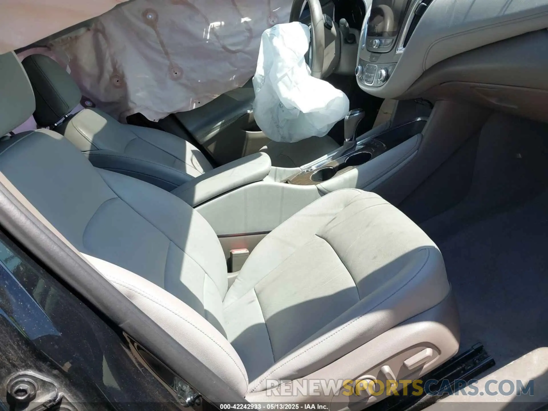 5 Photograph of a damaged car 1G1ZE5SX8KF173743 CHEVROLET MALIBU 2019