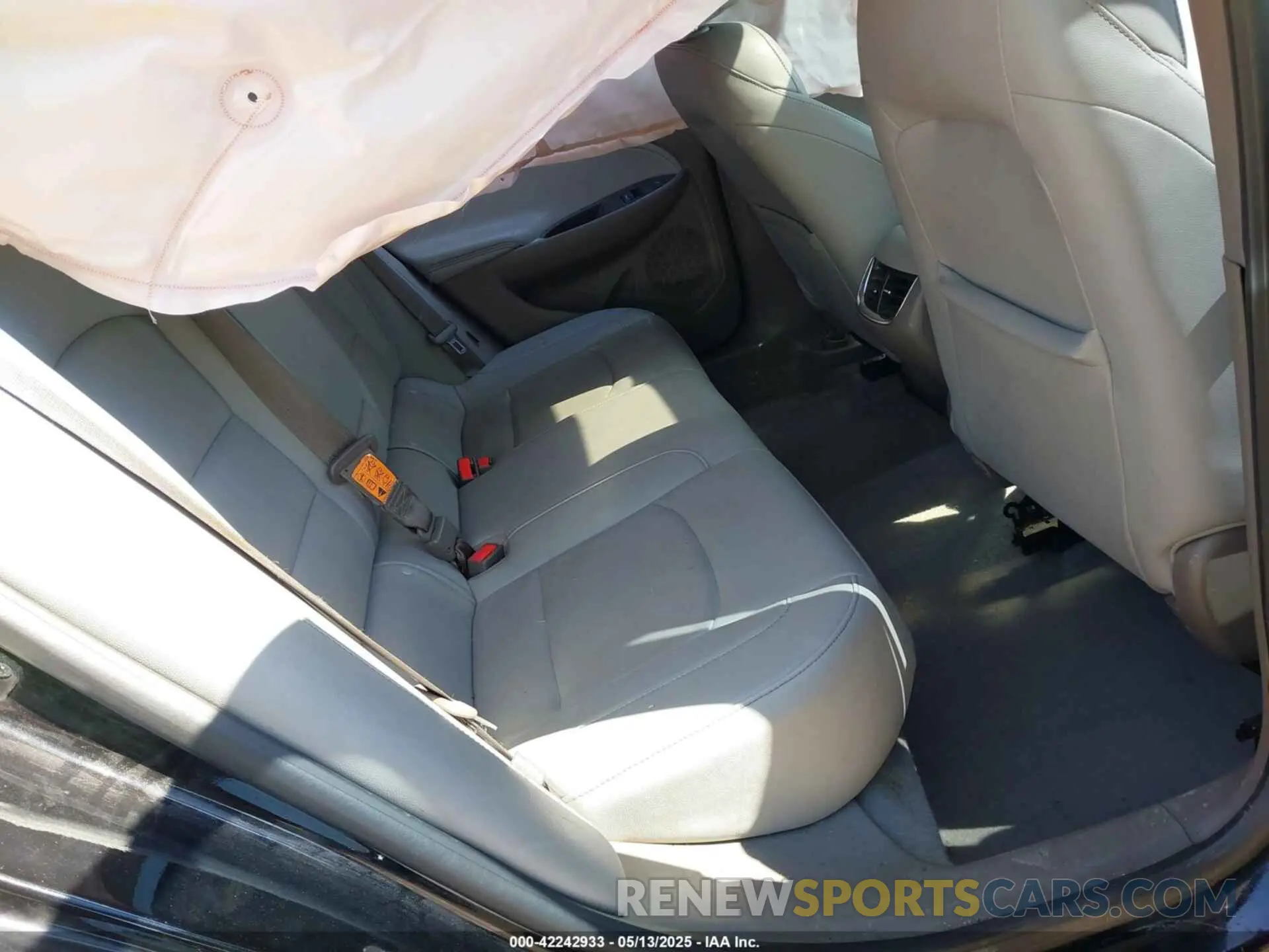 8 Photograph of a damaged car 1G1ZE5SX8KF173743 CHEVROLET MALIBU 2019