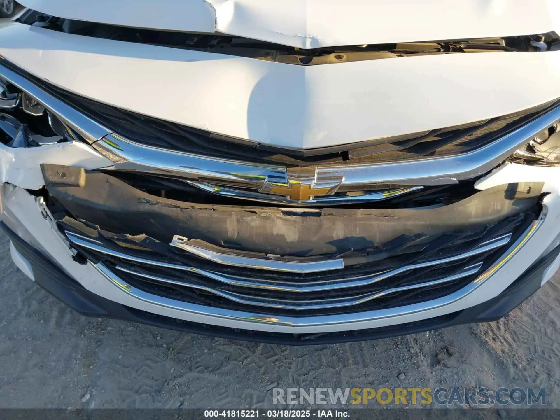 18 Photograph of a damaged car 1G1ZE5SX9KF153338 CHEVROLET MALIBU 2019