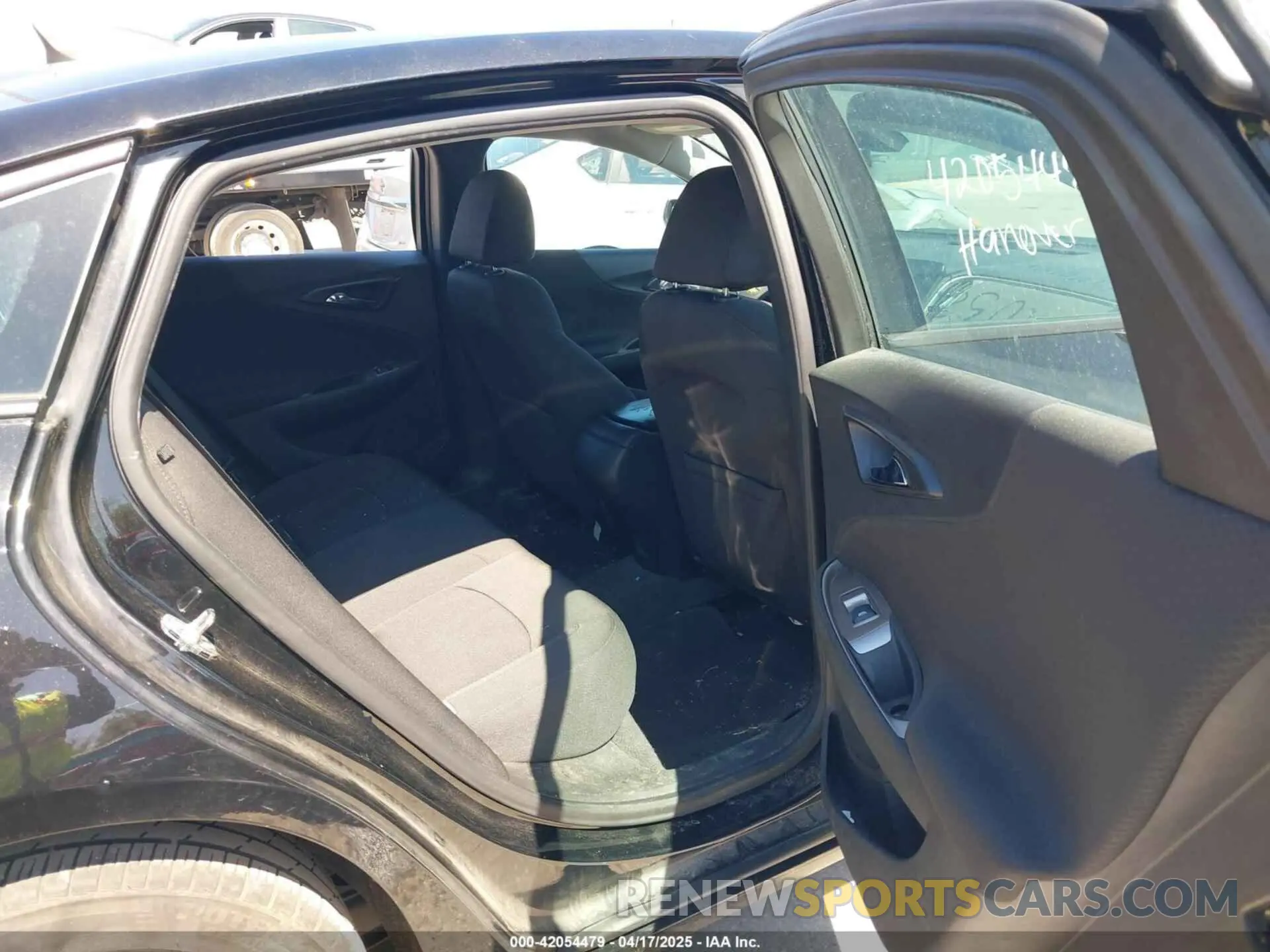 8 Photograph of a damaged car 1G1ZG5ST2KF218828 CHEVROLET MALIBU 2019