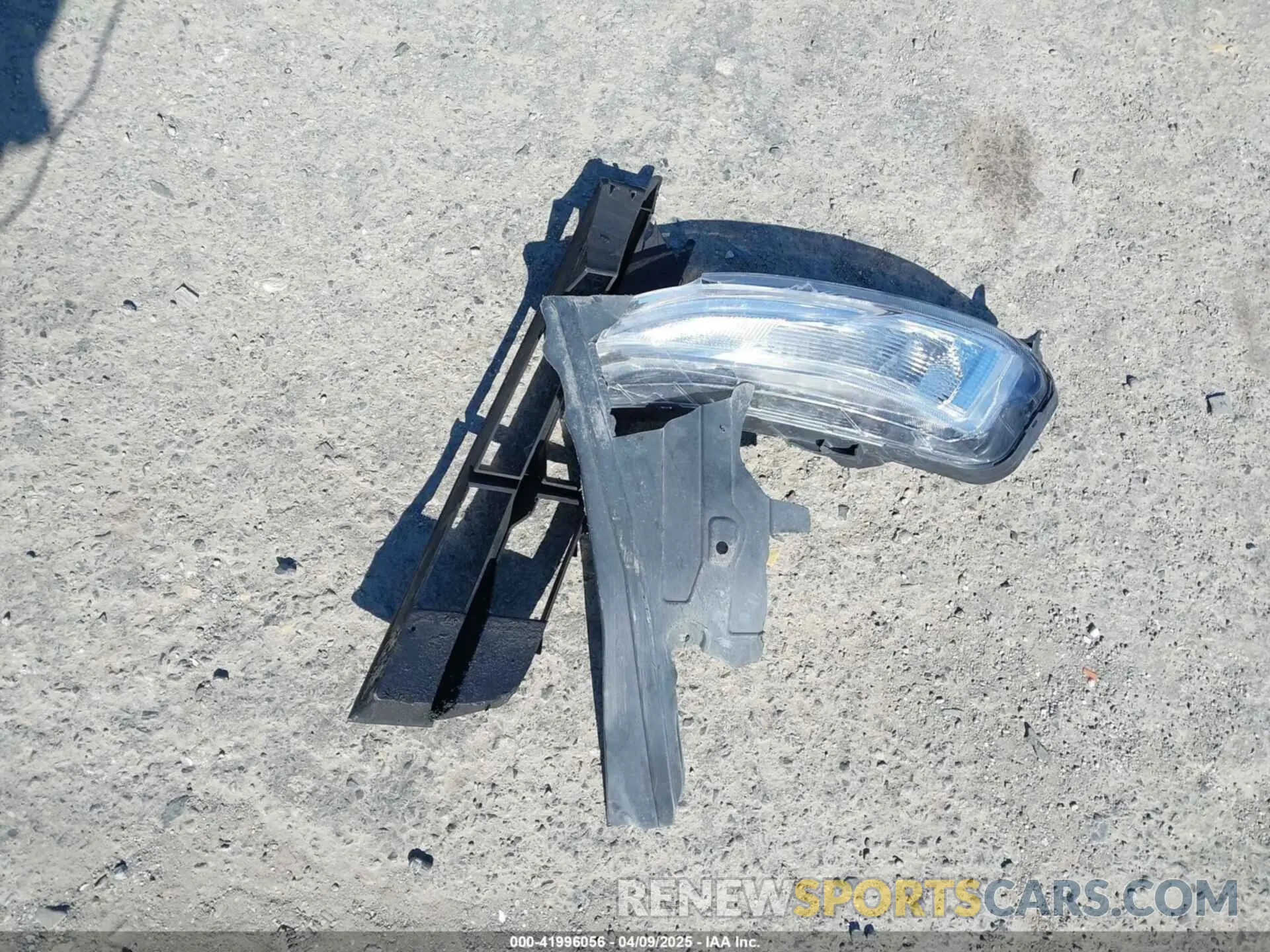 12 Photograph of a damaged car 1G1ZG5ST4KF199683 CHEVROLET MALIBU 2019
