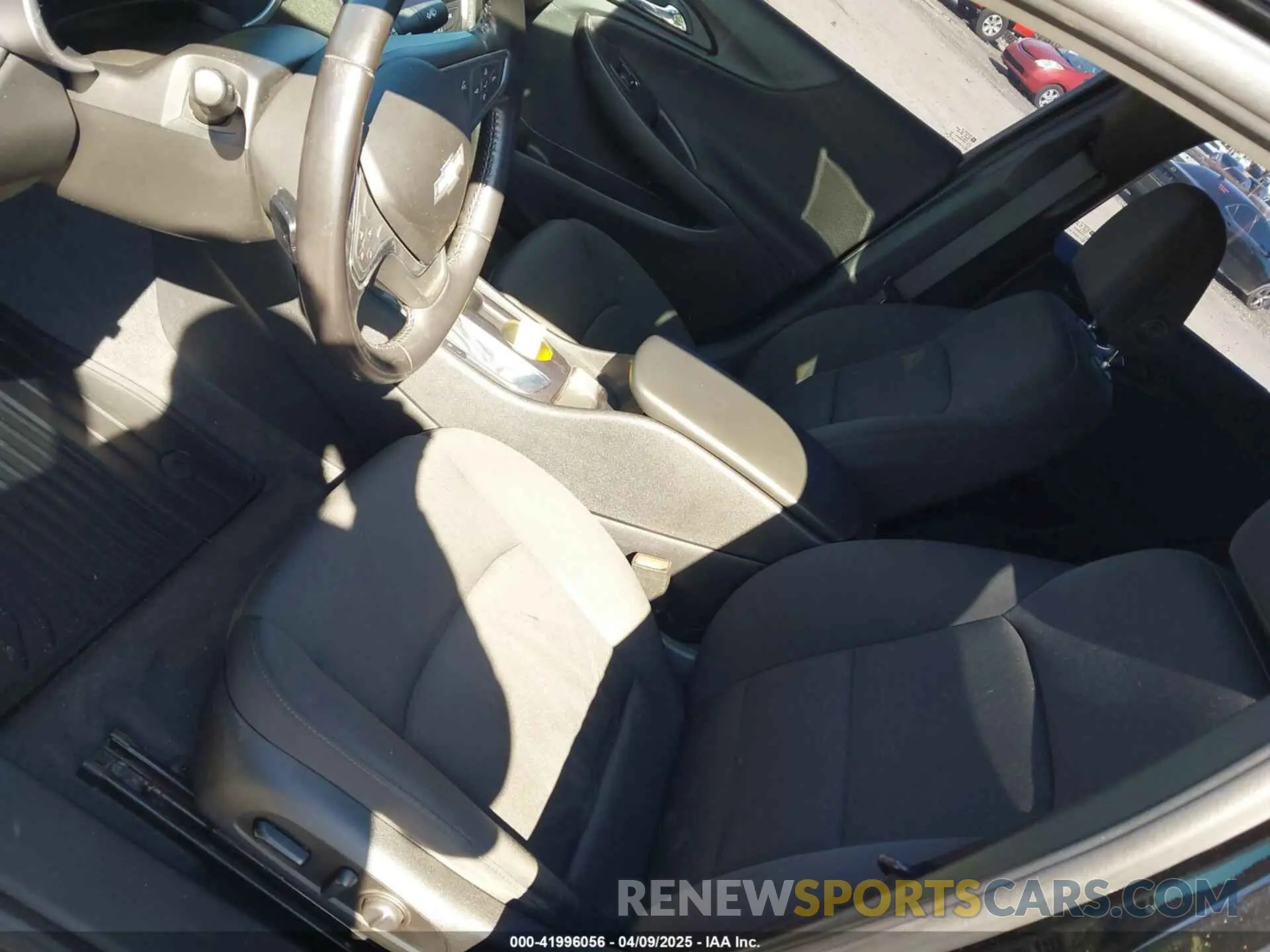 19 Photograph of a damaged car 1G1ZG5ST4KF199683 CHEVROLET MALIBU 2019