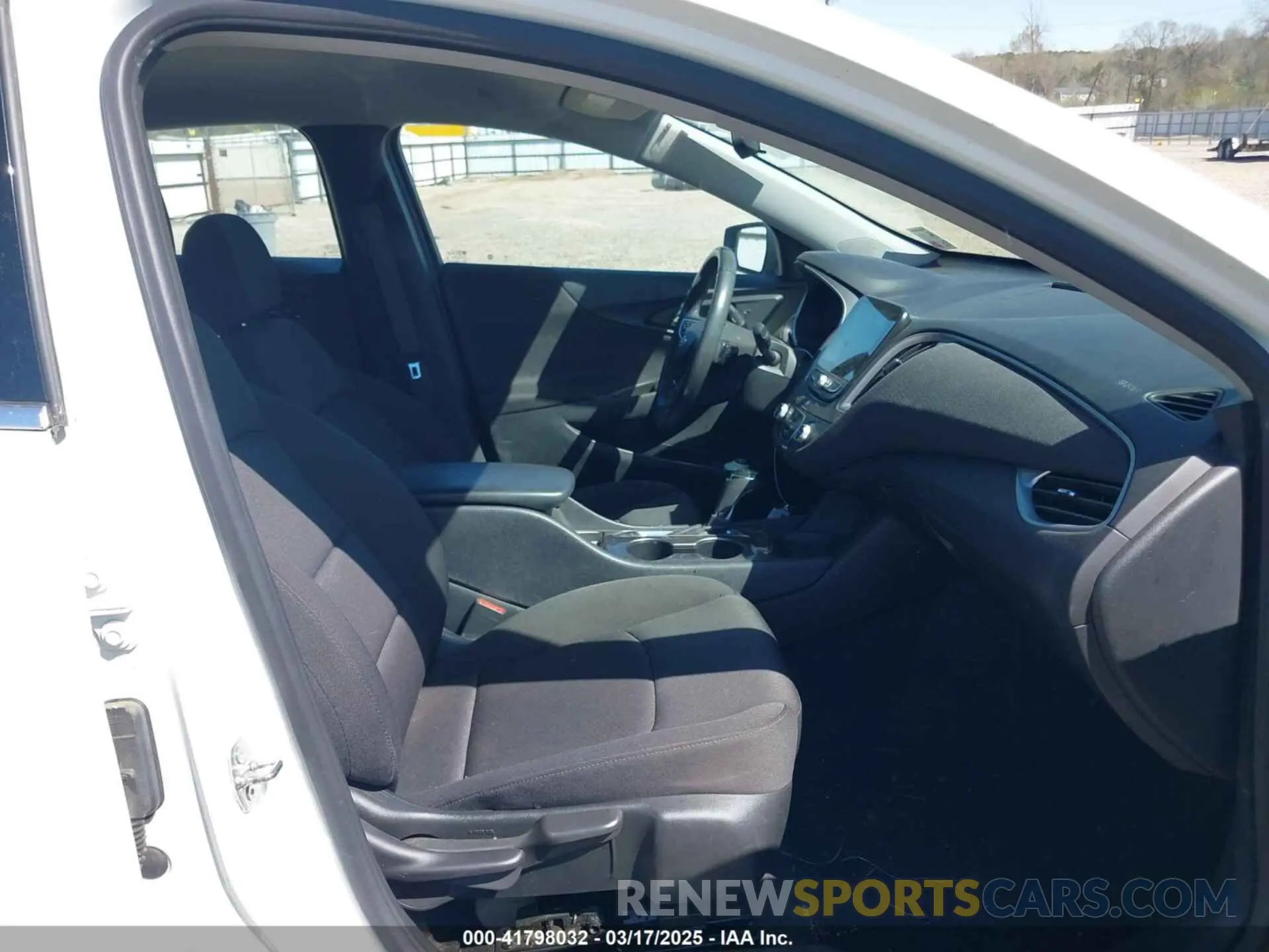 5 Photograph of a damaged car 1G1ZG5ST4KF228471 CHEVROLET MALIBU 2019