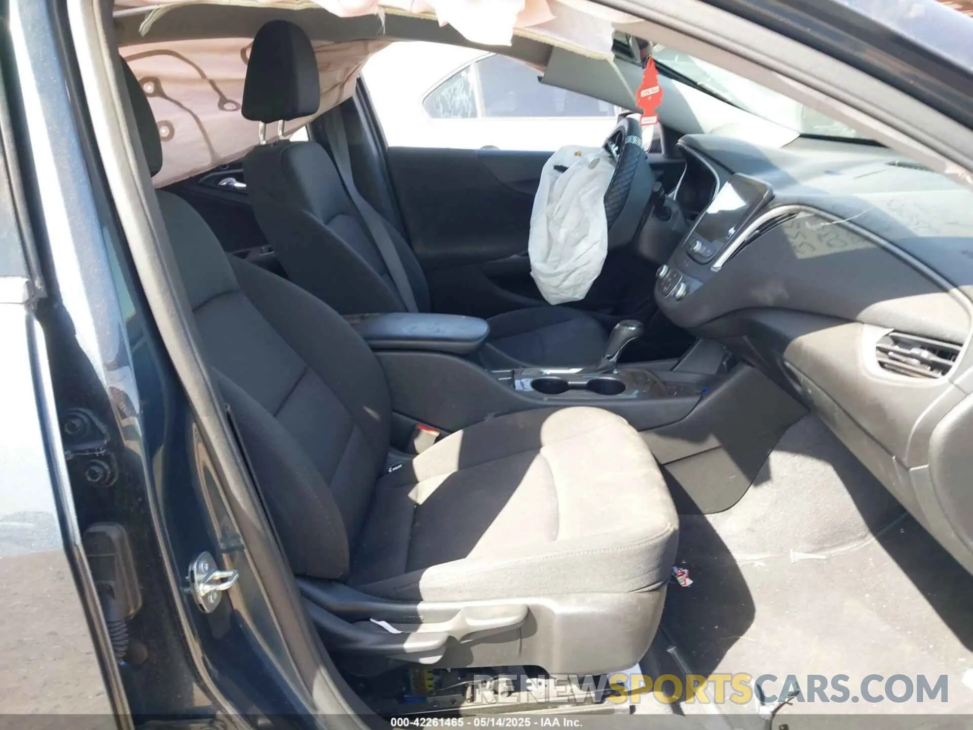 5 Photograph of a damaged car 1G1ZB5ST1LF035923 CHEVROLET MALIBU 2020