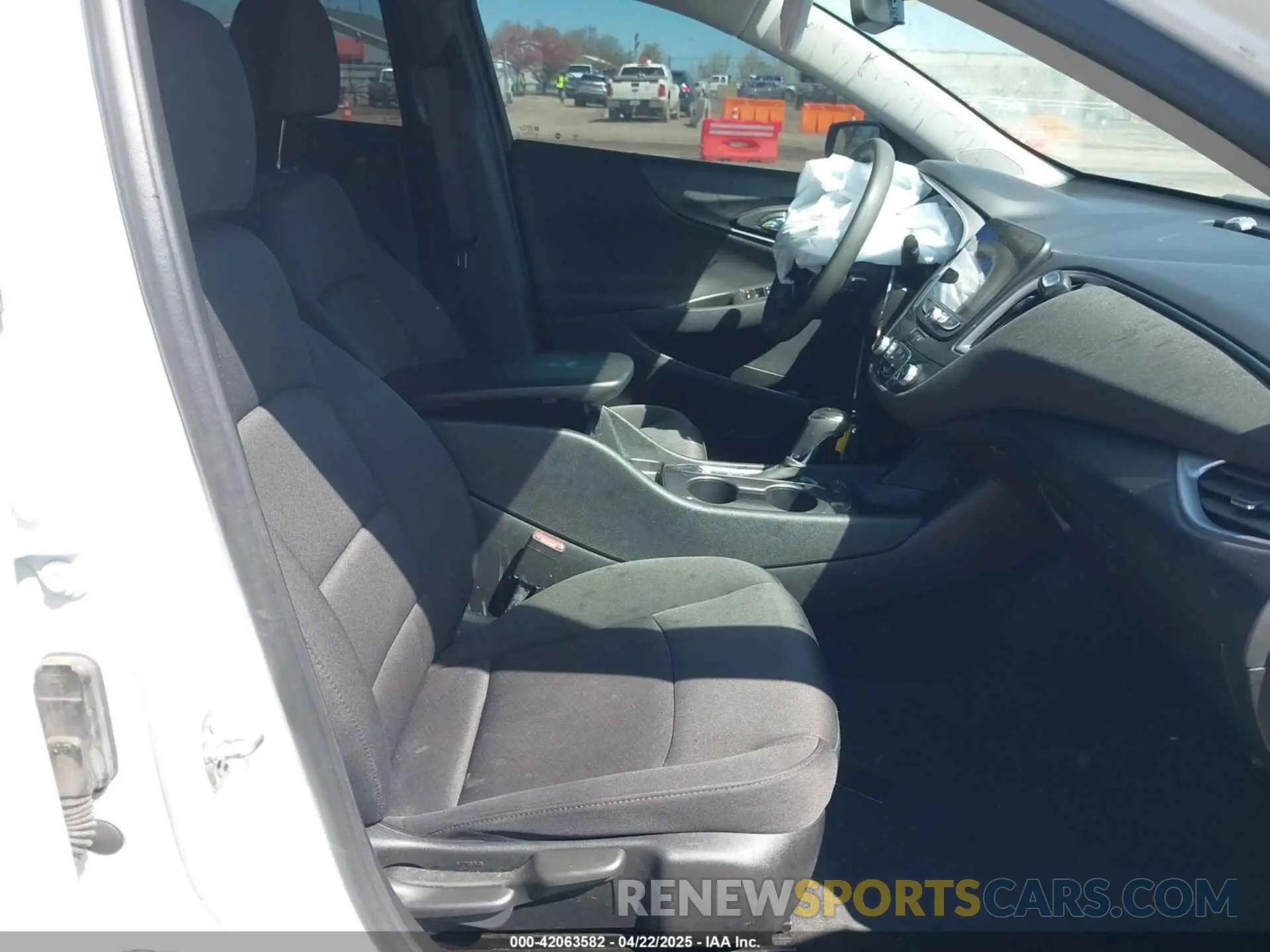 5 Photograph of a damaged car 1G1ZB5ST2LF098965 CHEVROLET MALIBU 2020