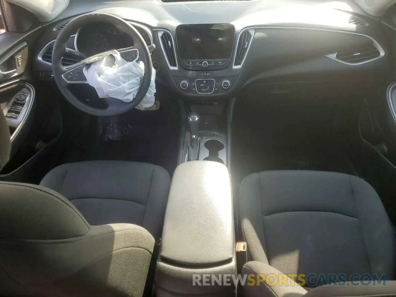 8 Photograph of a damaged car 1G1ZB5ST5LF150685 CHEVROLET MALIBU 2020