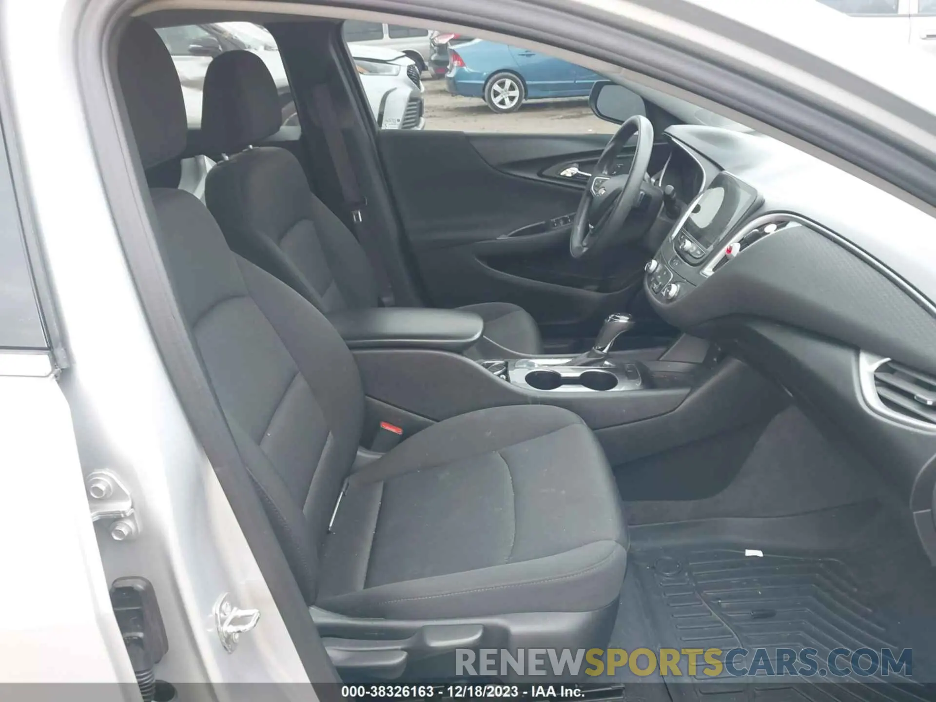5 Photograph of a damaged car 1G1ZB5ST9LF015256 CHEVROLET MALIBU 2020