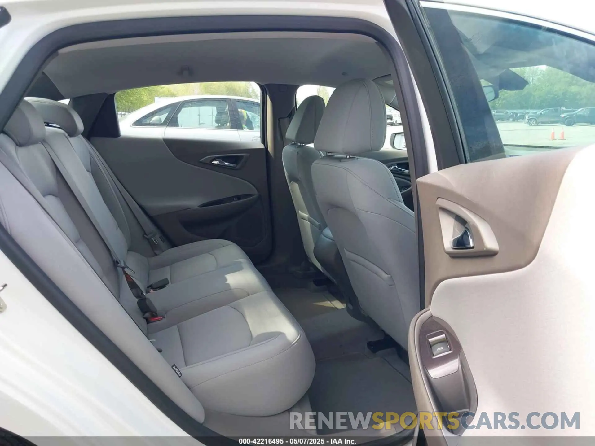 8 Photograph of a damaged car 1G1ZC5ST0LF108521 CHEVROLET MALIBU 2020