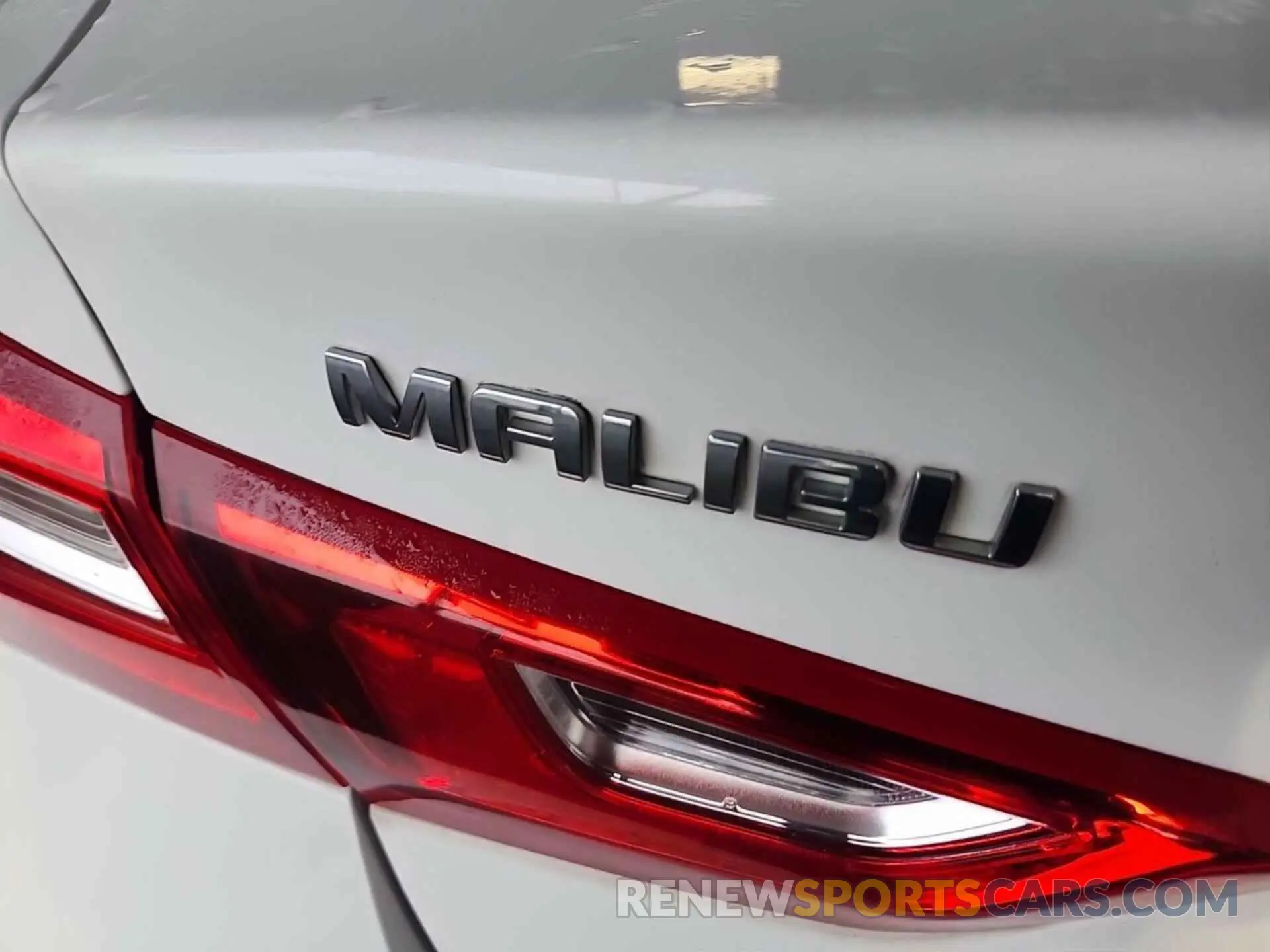 5 Photograph of a damaged car 1G1ZC5ST1LF132018 CHEVROLET MALIBU 2020