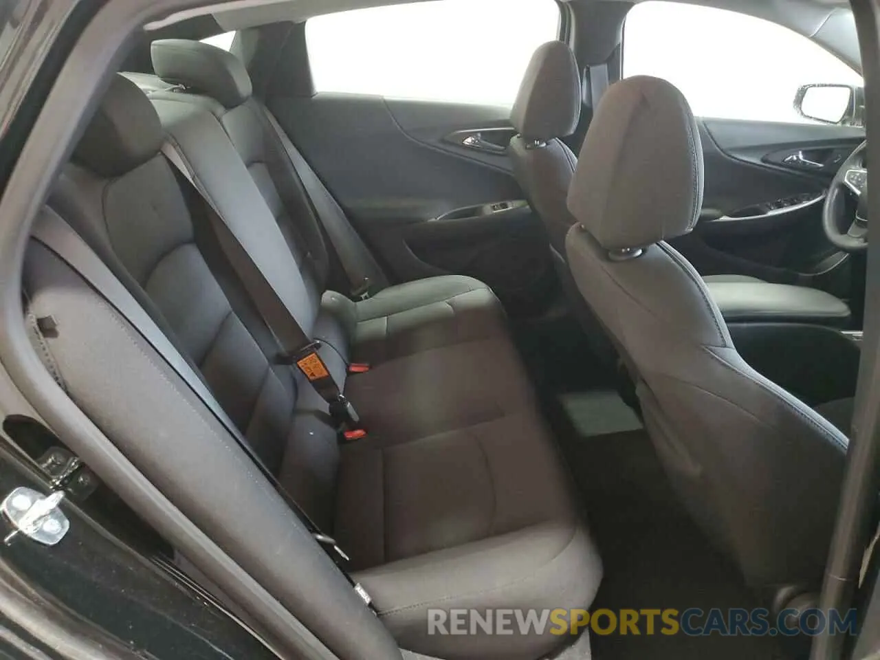 10 Photograph of a damaged car 1G1ZC5ST1LF140684 CHEVROLET MALIBU 2020