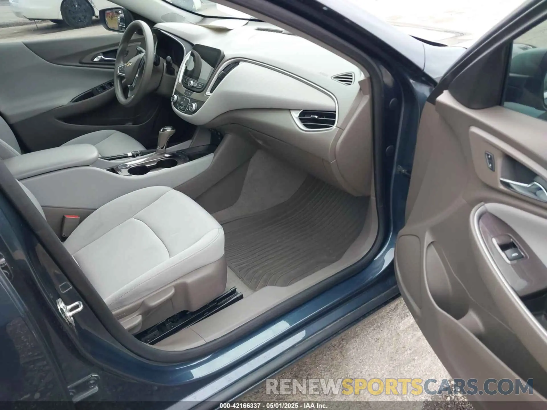 5 Photograph of a damaged car 1G1ZC5ST2LF079927 CHEVROLET MALIBU 2020