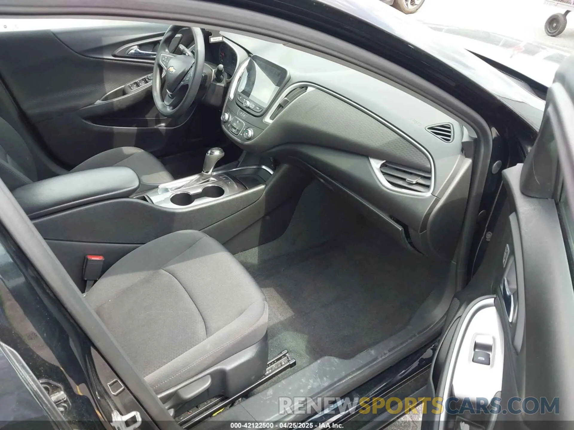 5 Photograph of a damaged car 1G1ZC5ST2LF141746 CHEVROLET MALIBU 2020