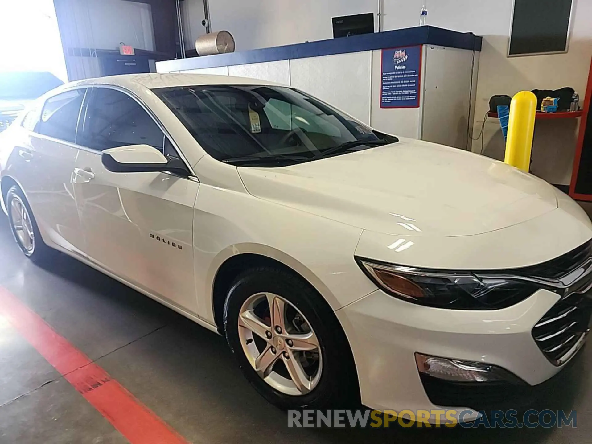 17 Photograph of a damaged car 1G1ZC5ST2LF154299 CHEVROLET MALIBU 2020