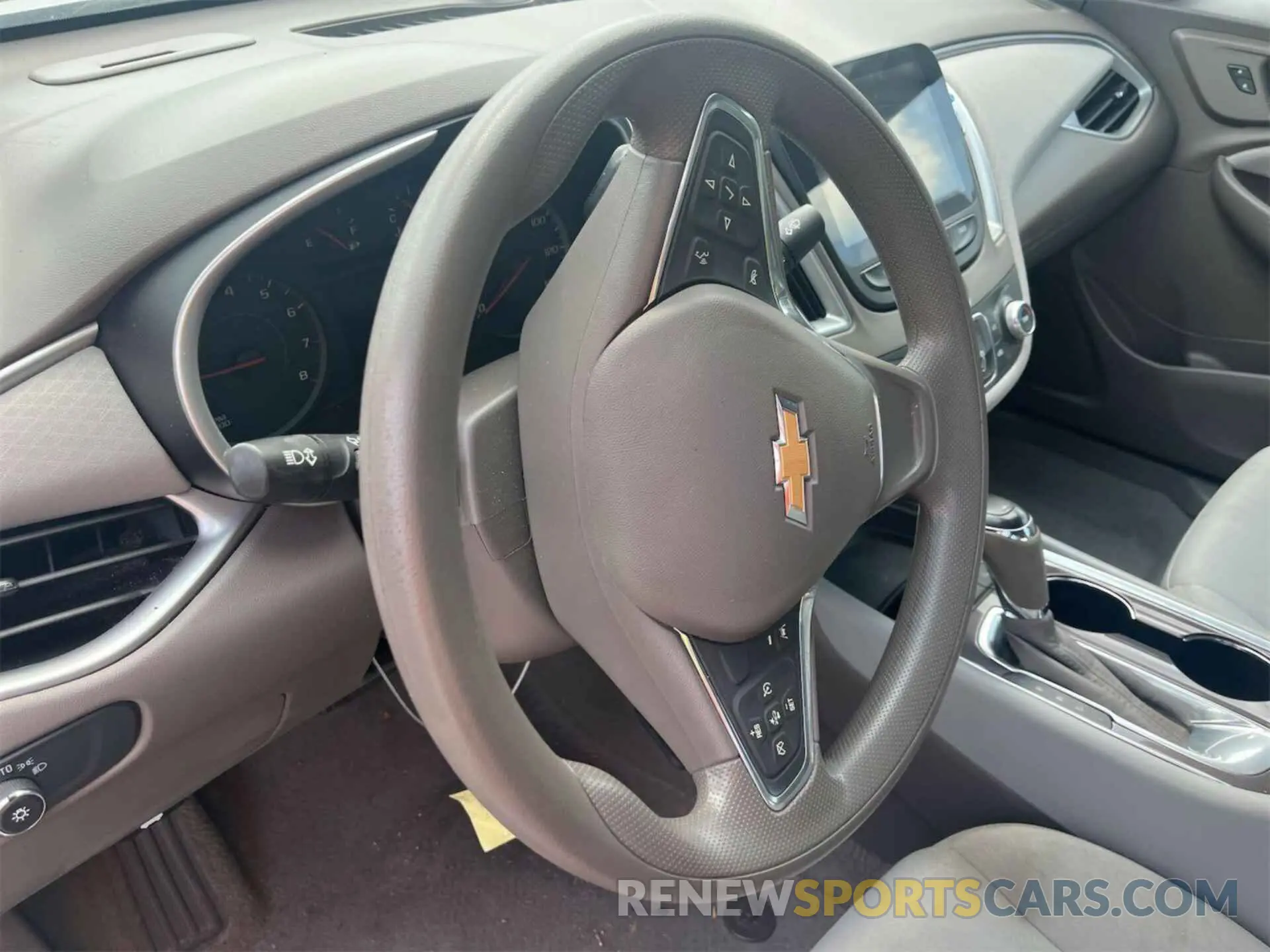 6 Photograph of a damaged car 1G1ZC5ST3LF073084 CHEVROLET MALIBU 2020