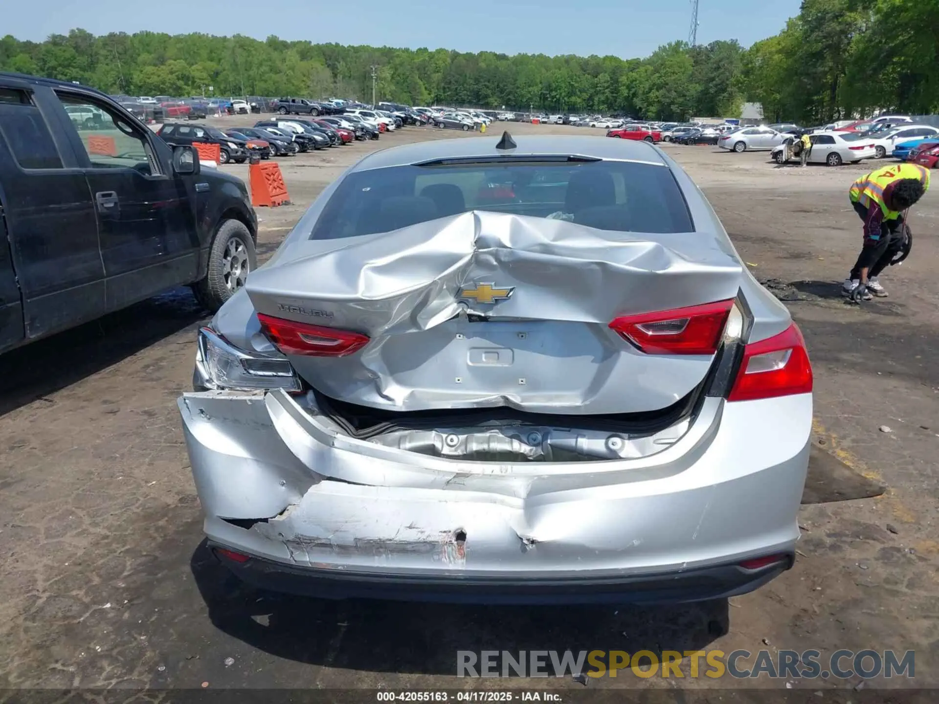 16 Photograph of a damaged car 1G1ZC5ST3LF141898 CHEVROLET MALIBU 2020