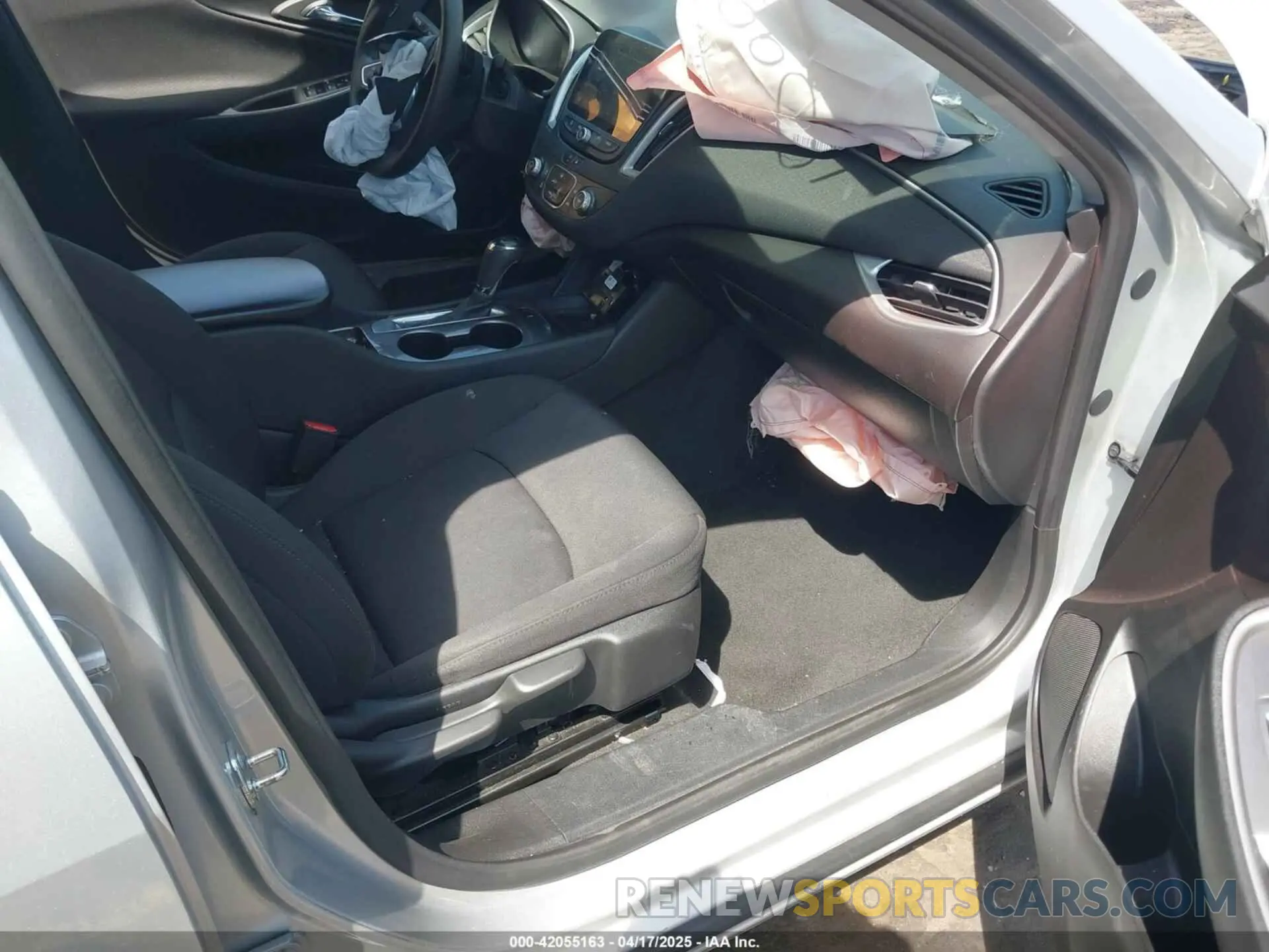 5 Photograph of a damaged car 1G1ZC5ST3LF141898 CHEVROLET MALIBU 2020