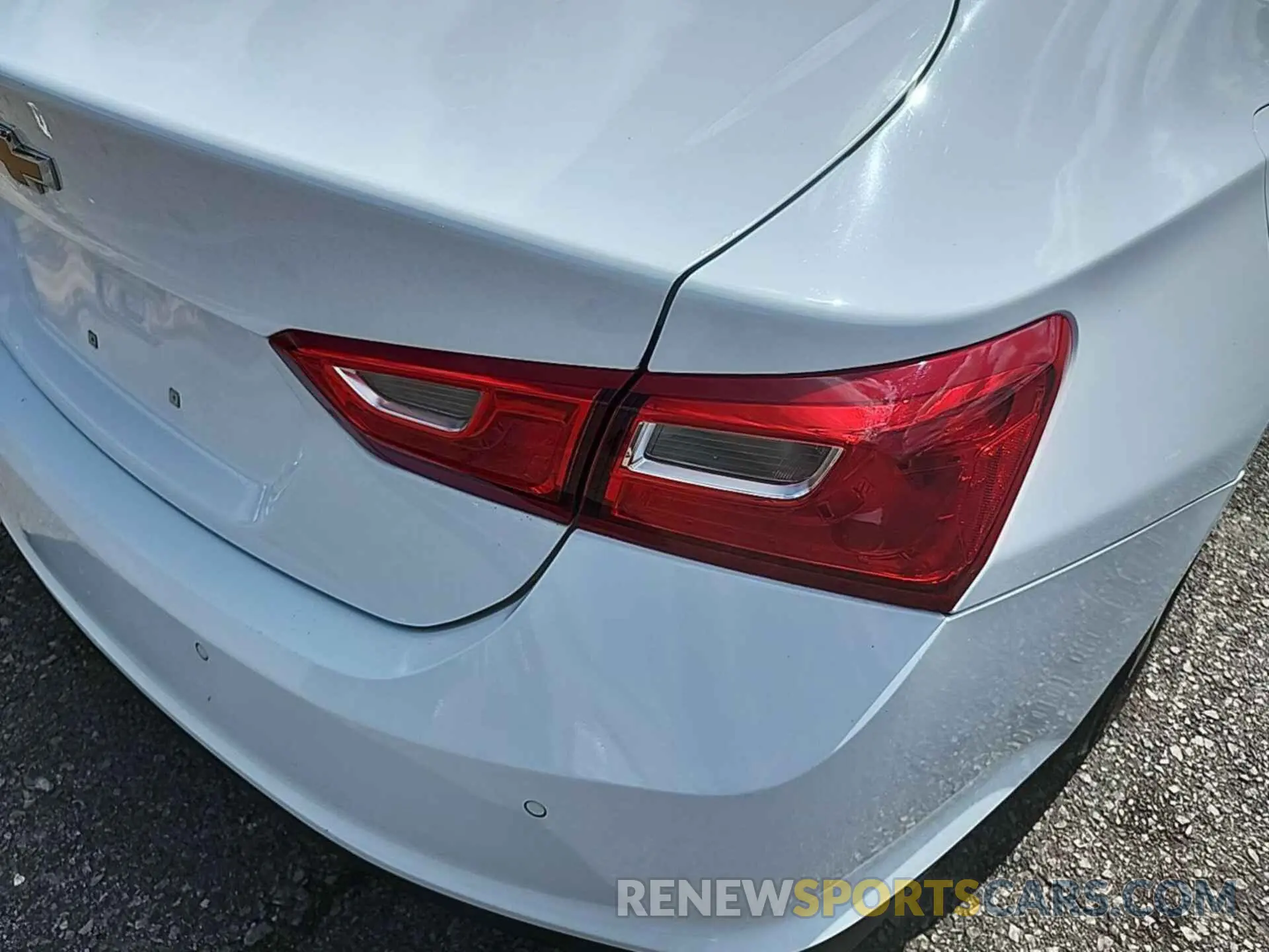 9 Photograph of a damaged car 1G1ZC5ST4LF136340 CHEVROLET MALIBU 2020