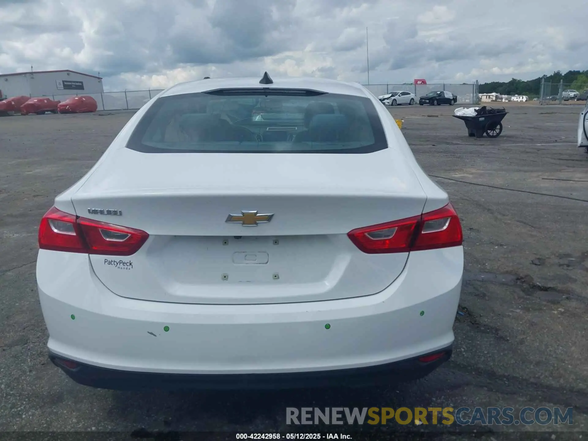 17 Photograph of a damaged car 1G1ZC5ST6LF158081 CHEVROLET MALIBU 2020