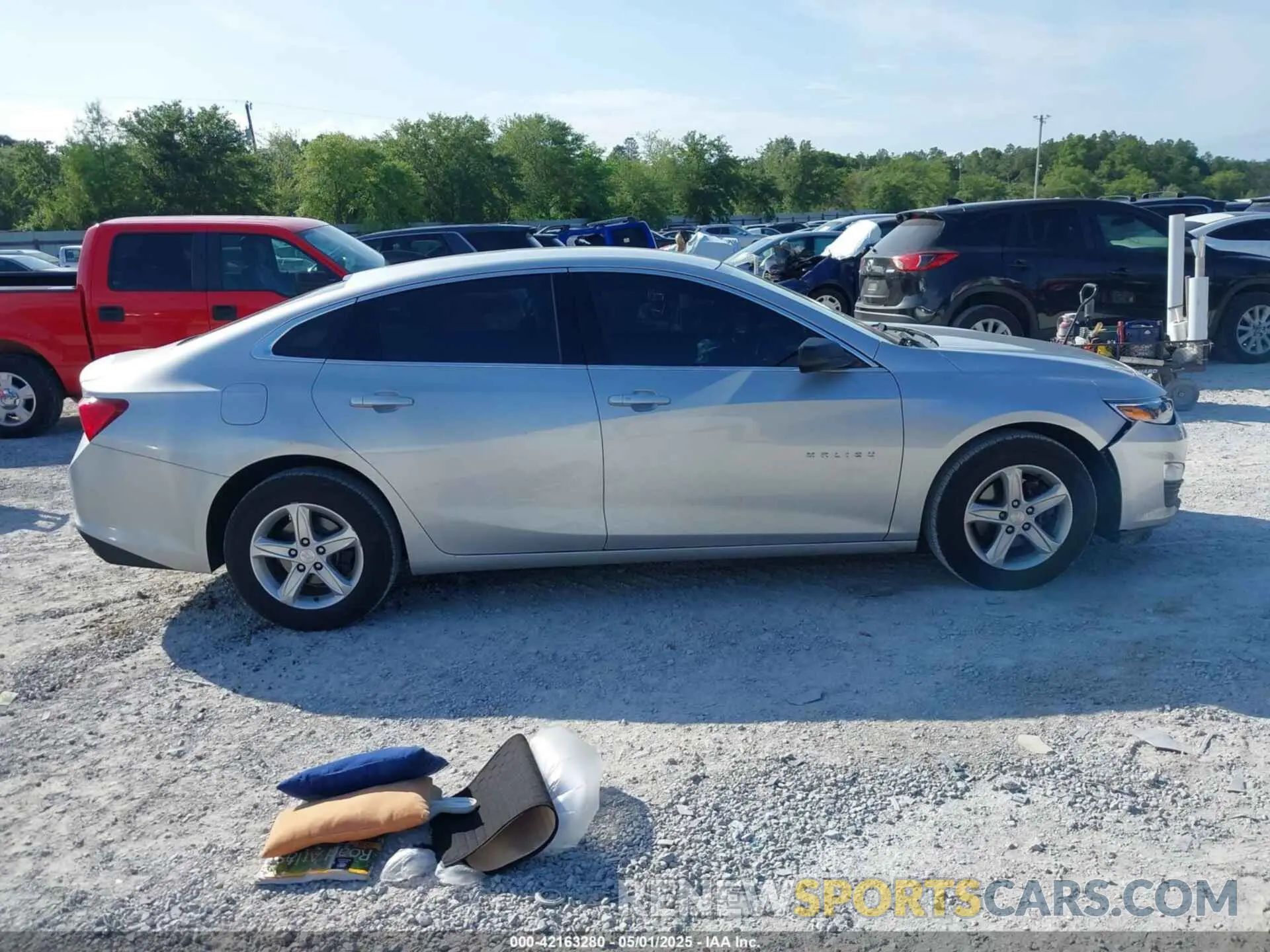 13 Photograph of a damaged car 1G1ZC5ST7LF143704 CHEVROLET MALIBU 2020