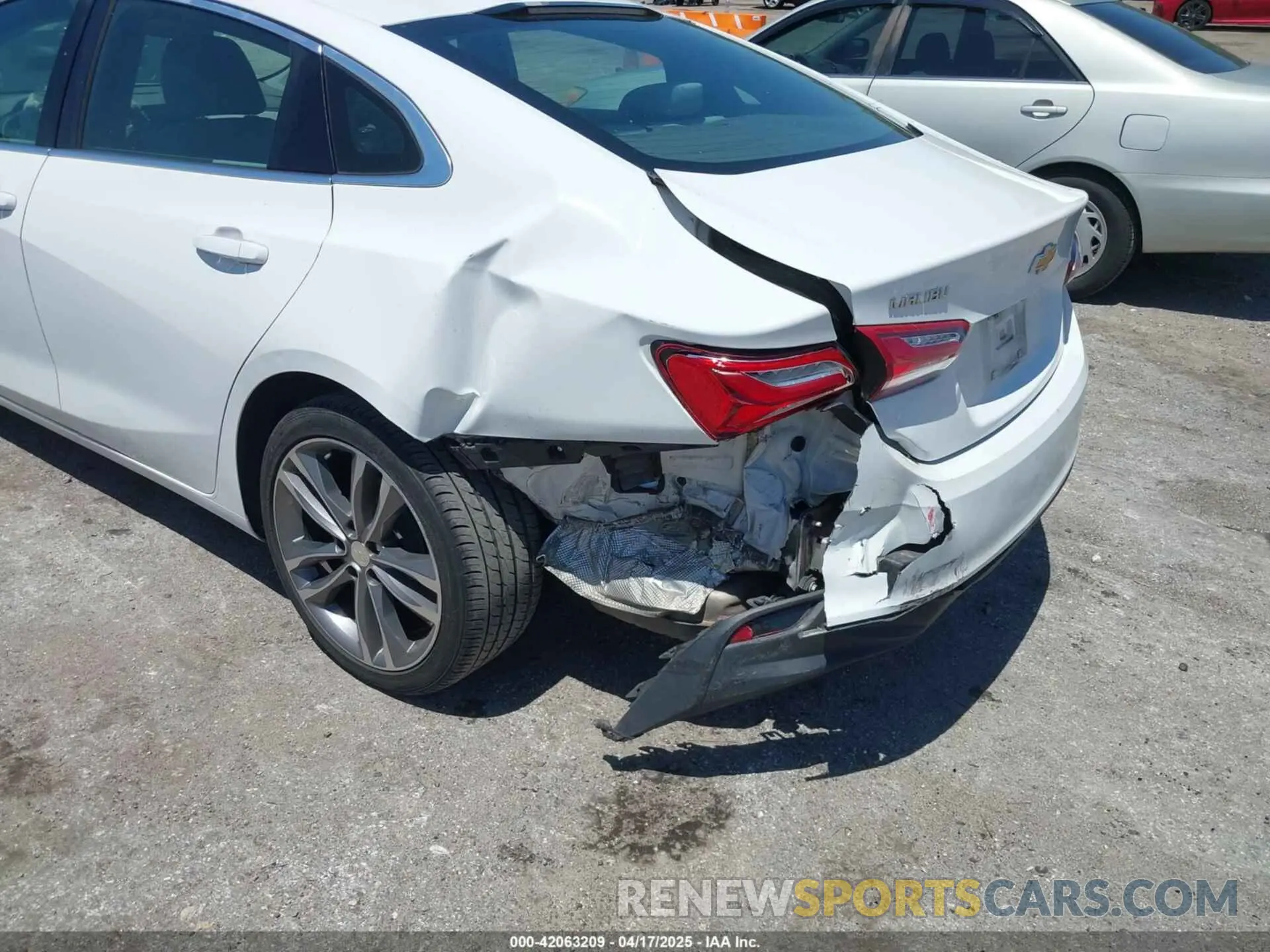 6 Photograph of a damaged car 1G1ZD5ST0LF113392 CHEVROLET MALIBU 2020