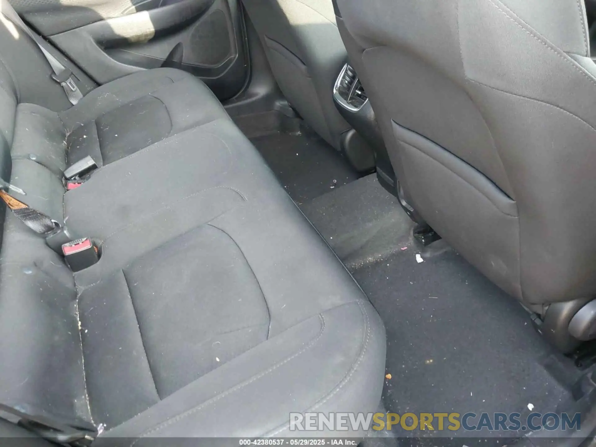 8 Photograph of a damaged car 1G1ZD5ST1LF011910 CHEVROLET MALIBU 2020
