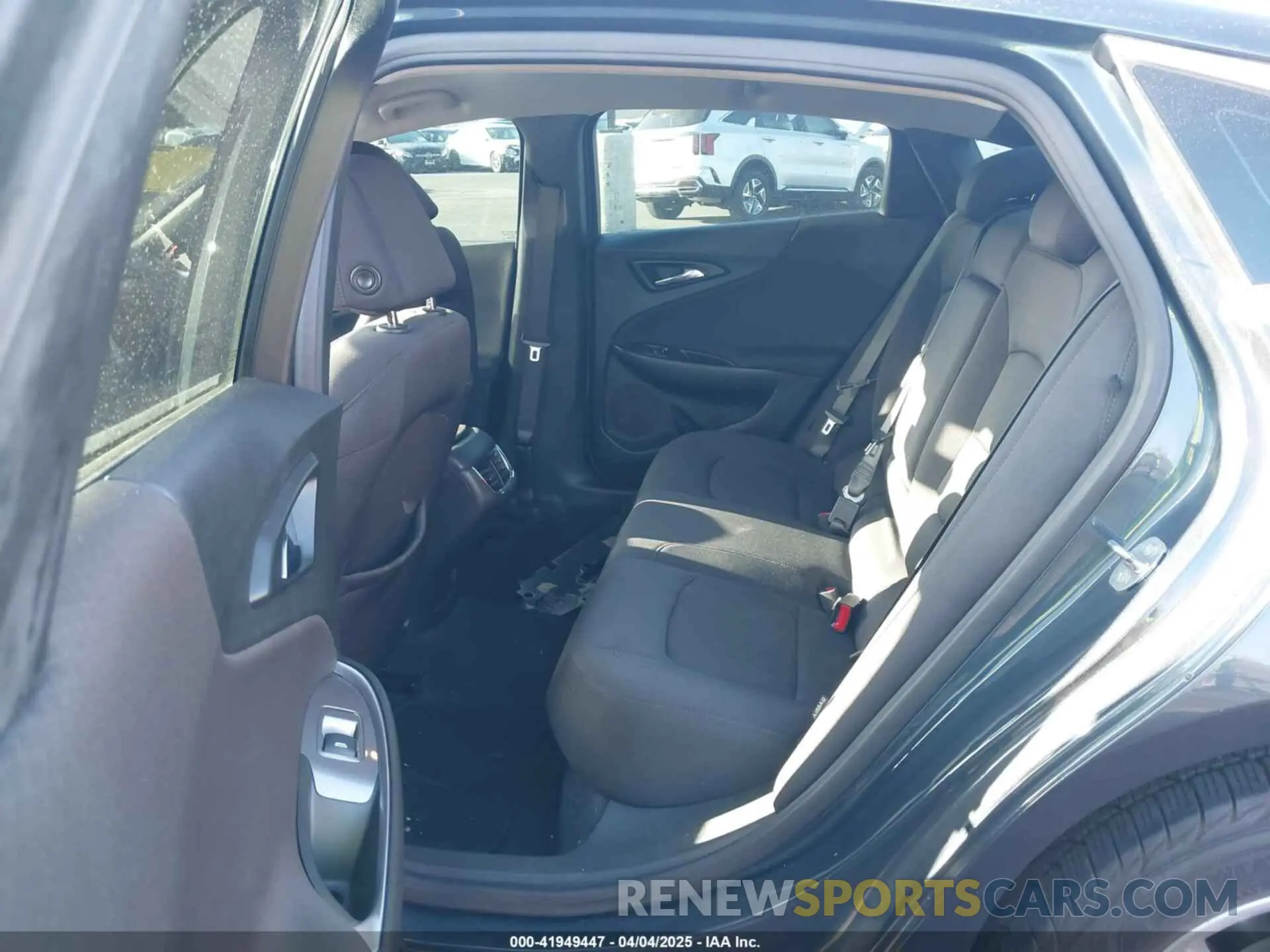 8 Photograph of a damaged car 1G1ZD5ST1LF051534 CHEVROLET MALIBU 2020