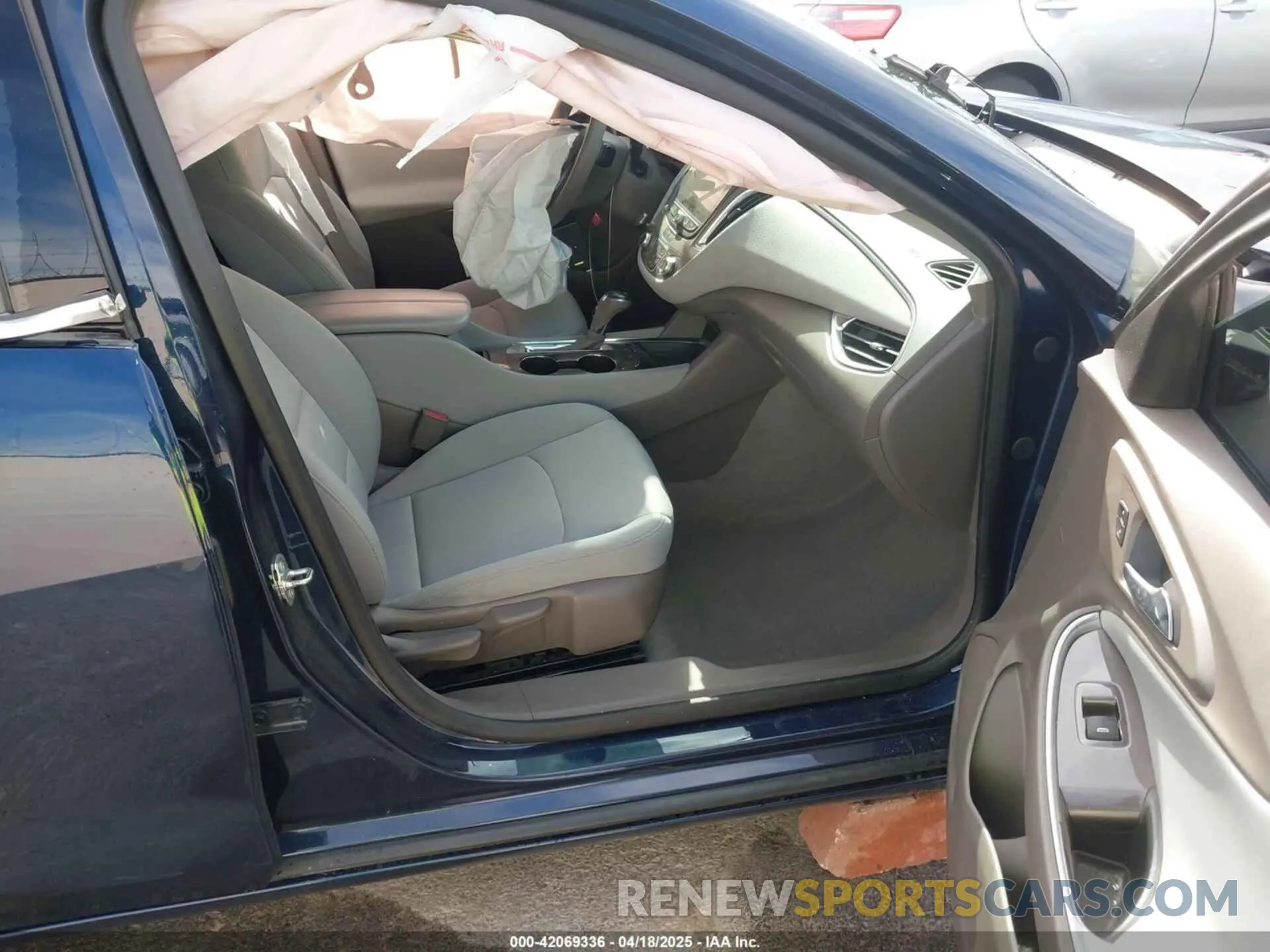 5 Photograph of a damaged car 1G1ZD5ST1LF058774 CHEVROLET MALIBU 2020