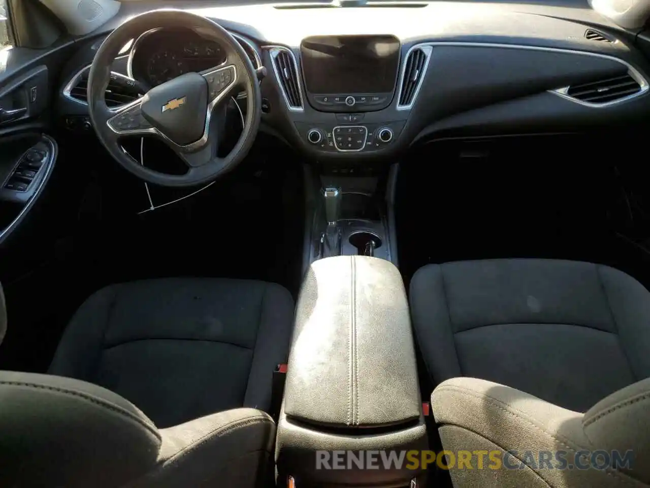 8 Photograph of a damaged car 1G1ZD5ST1LF070133 CHEVROLET MALIBU 2020