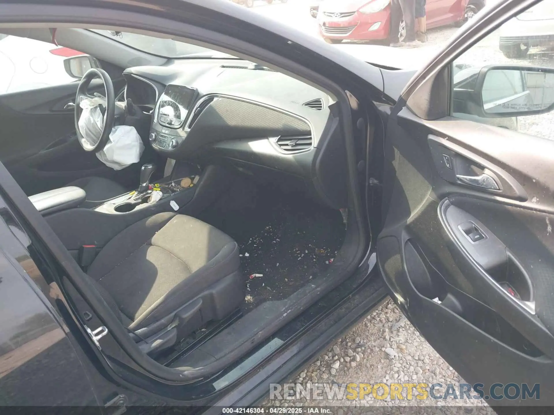 5 Photograph of a damaged car 1G1ZD5ST1LF078085 CHEVROLET MALIBU 2020