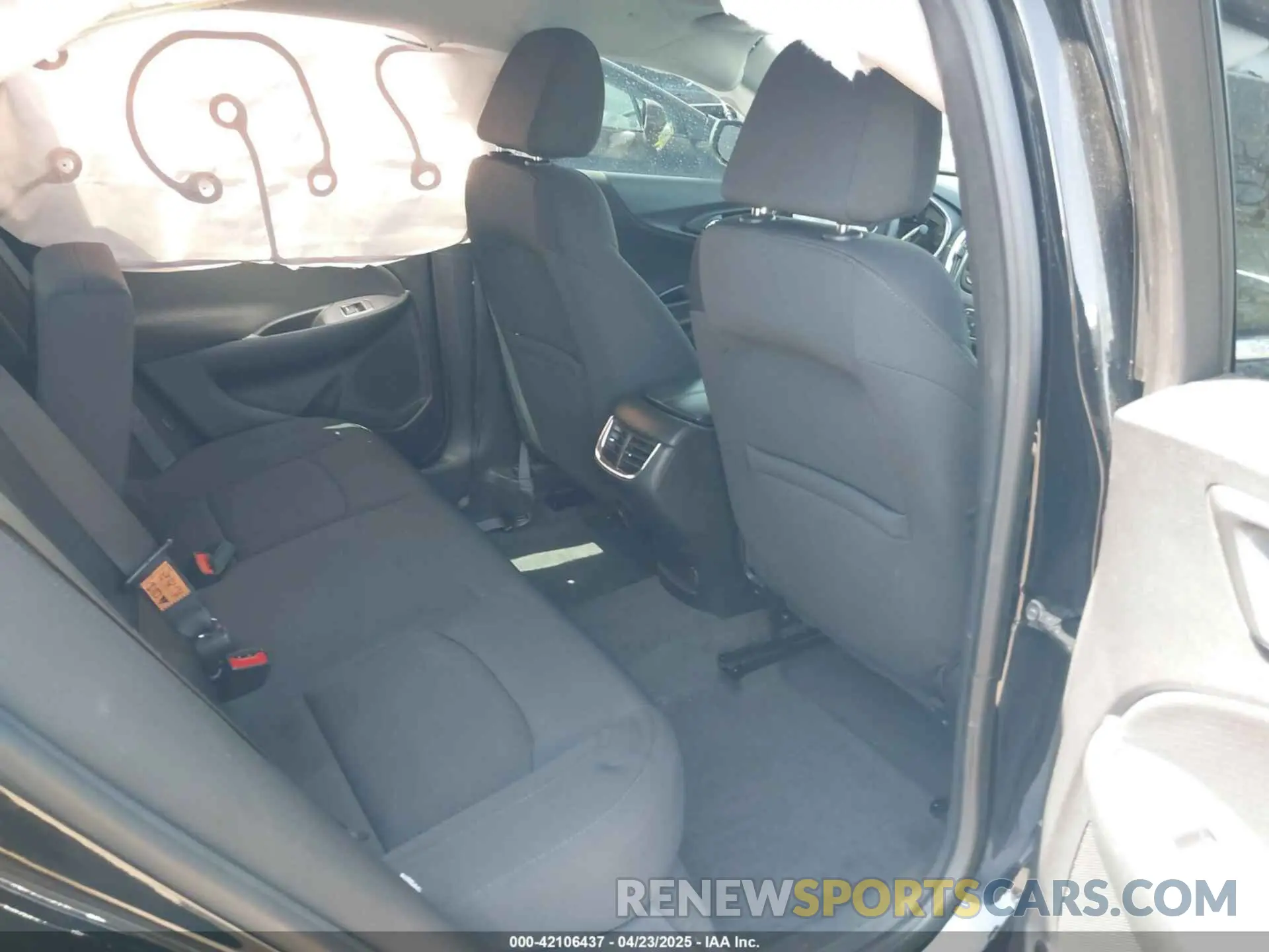 8 Photograph of a damaged car 1G1ZD5ST1LF155263 CHEVROLET MALIBU 2020