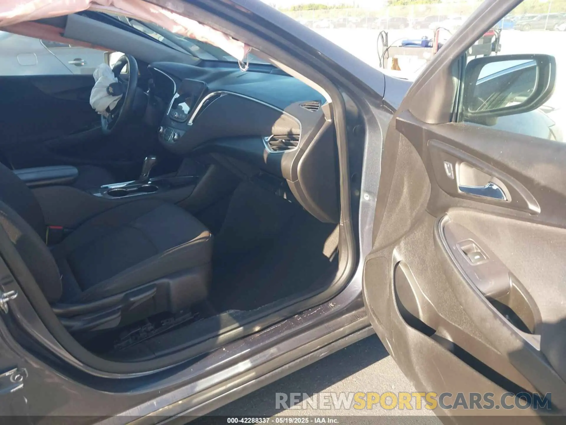 5 Photograph of a damaged car 1G1ZD5ST2LF009860 CHEVROLET MALIBU 2020