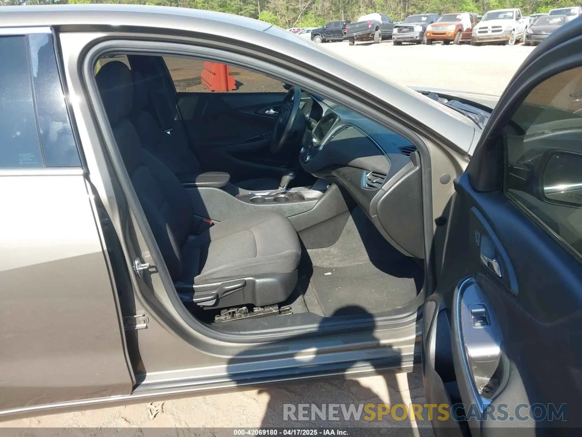 5 Photograph of a damaged car 1G1ZD5ST2LF052482 CHEVROLET MALIBU 2020