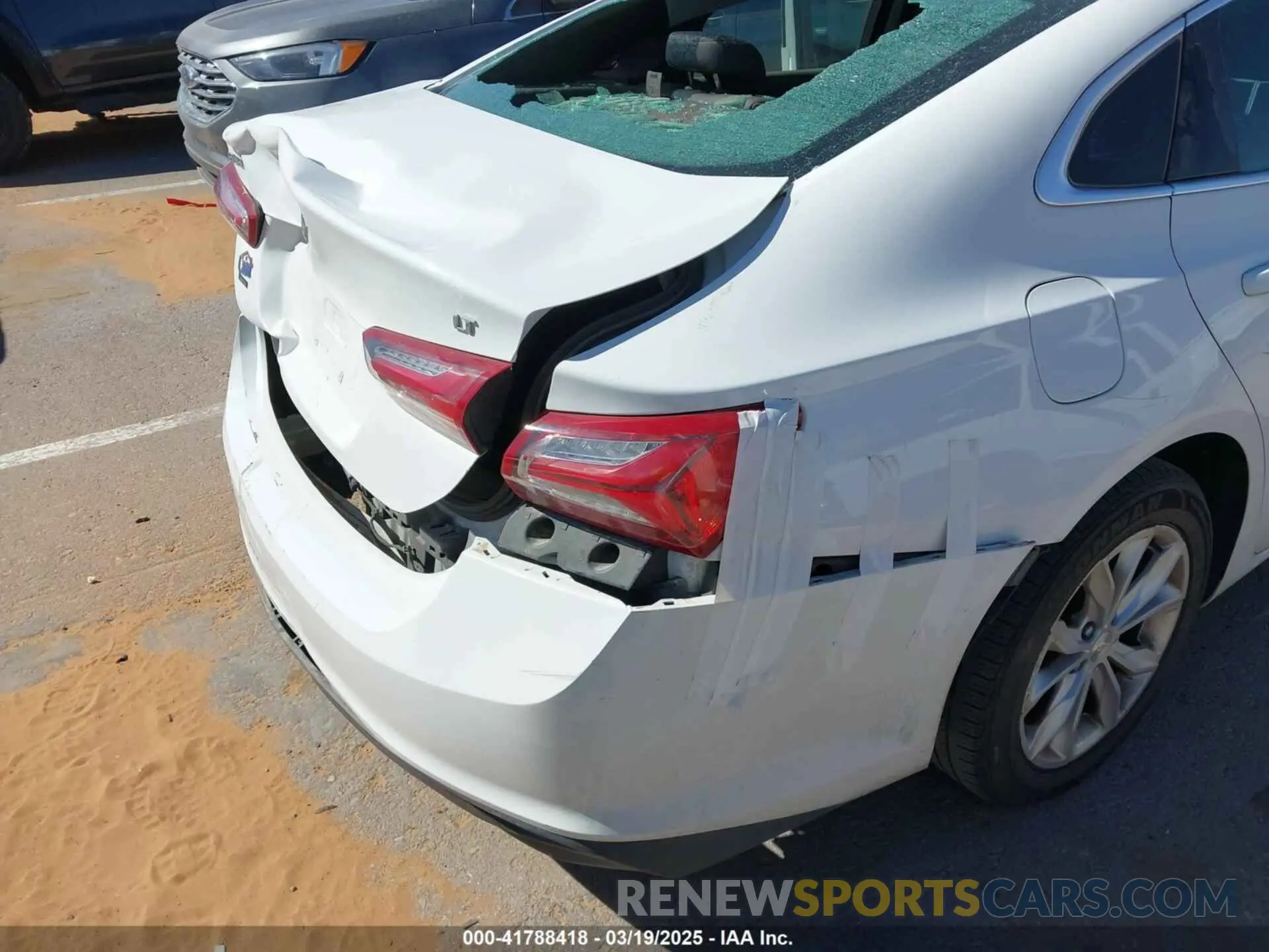 17 Photograph of a damaged car 1G1ZD5ST2LF054202 CHEVROLET MALIBU 2020