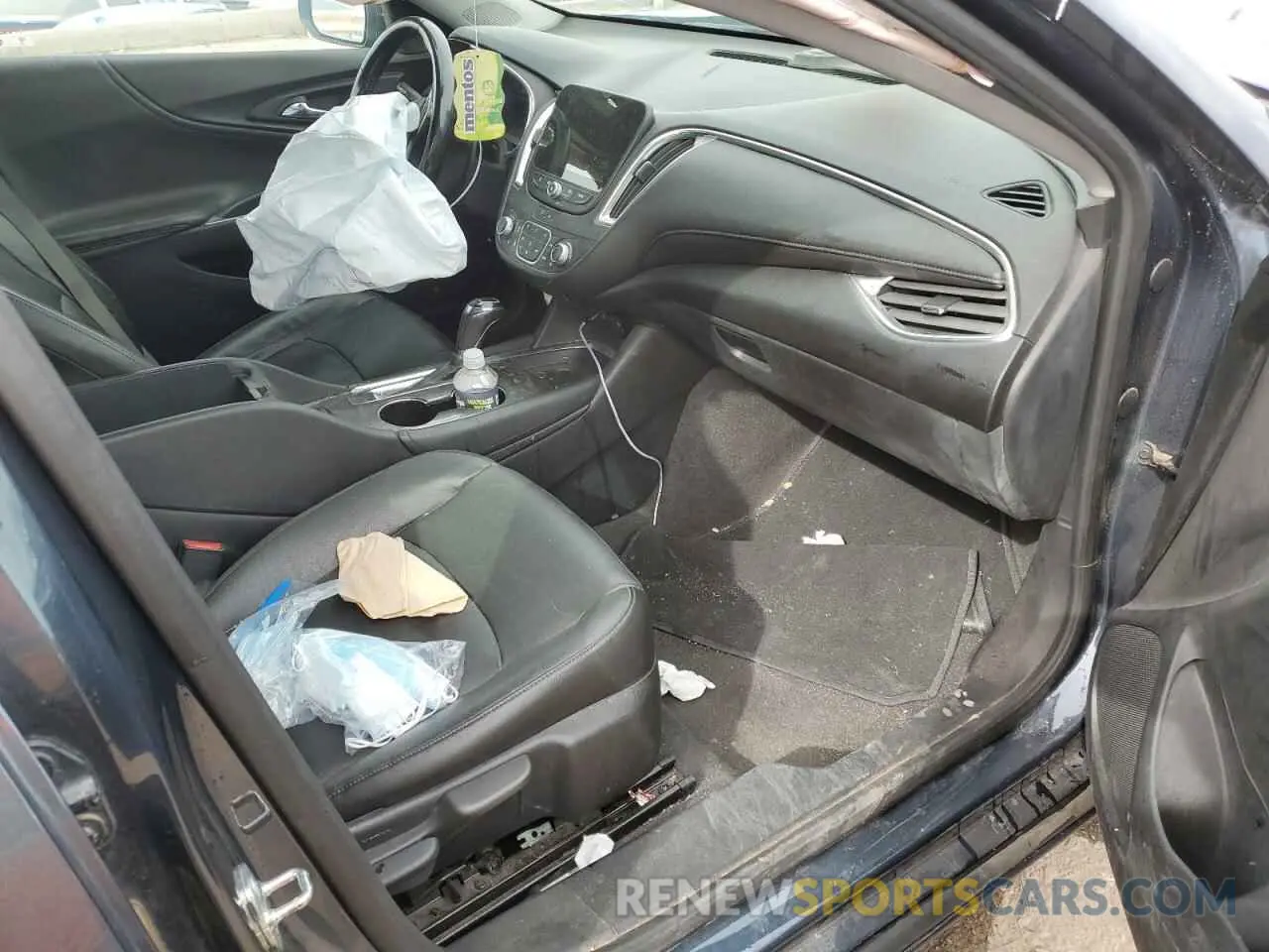 8 Photograph of a damaged car 1G1ZD5ST2LF083778 CHEVROLET MALIBU 2020