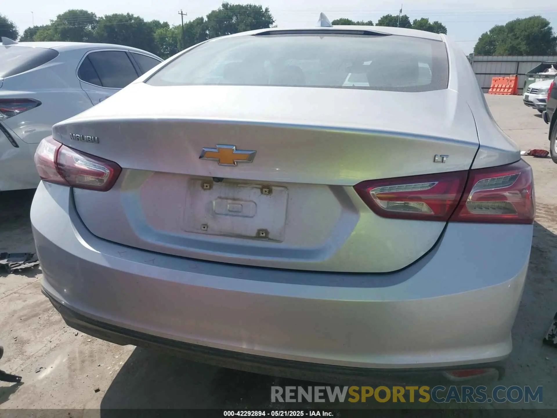 17 Photograph of a damaged car 1G1ZD5ST2LF103110 CHEVROLET MALIBU 2020