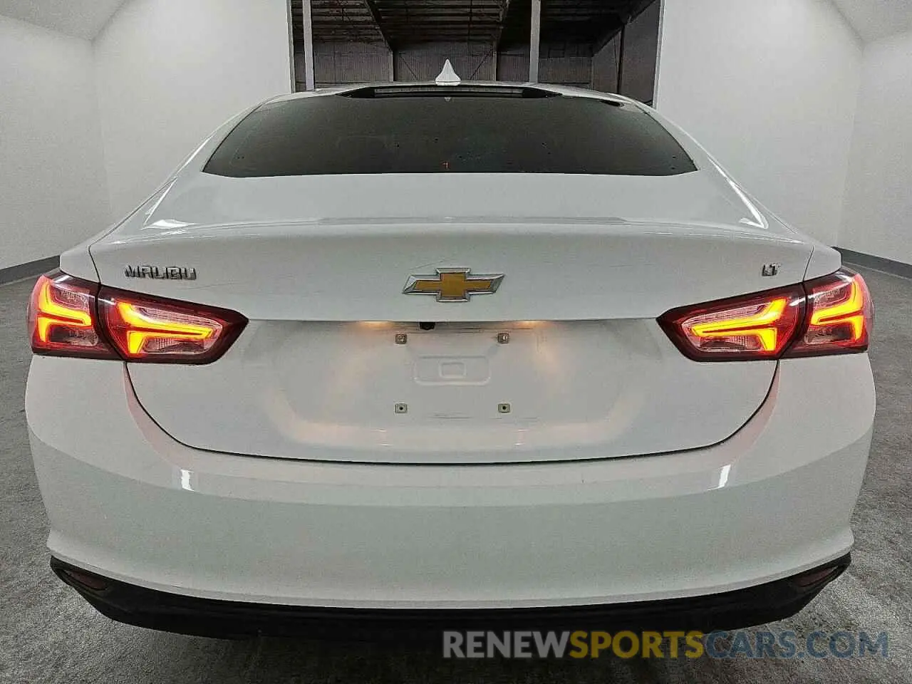 6 Photograph of a damaged car 1G1ZD5ST2LF103351 CHEVROLET MALIBU 2020