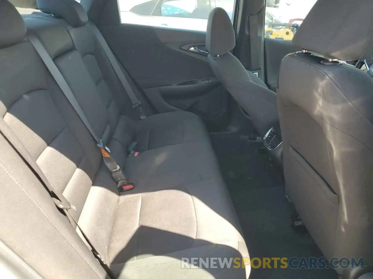 10 Photograph of a damaged car 1G1ZD5ST2LF114317 CHEVROLET MALIBU 2020