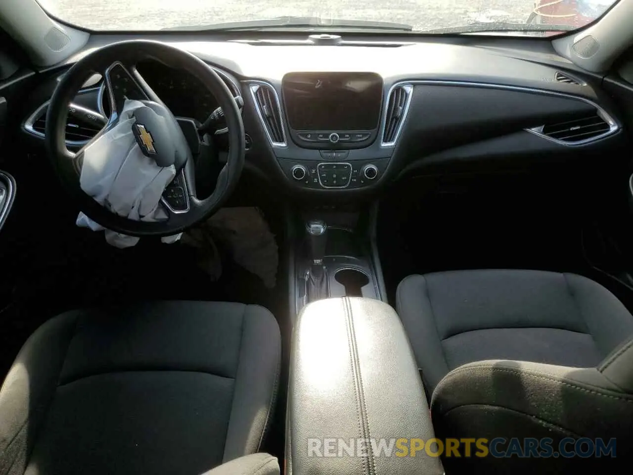 8 Photograph of a damaged car 1G1ZD5ST2LF125897 CHEVROLET MALIBU 2020