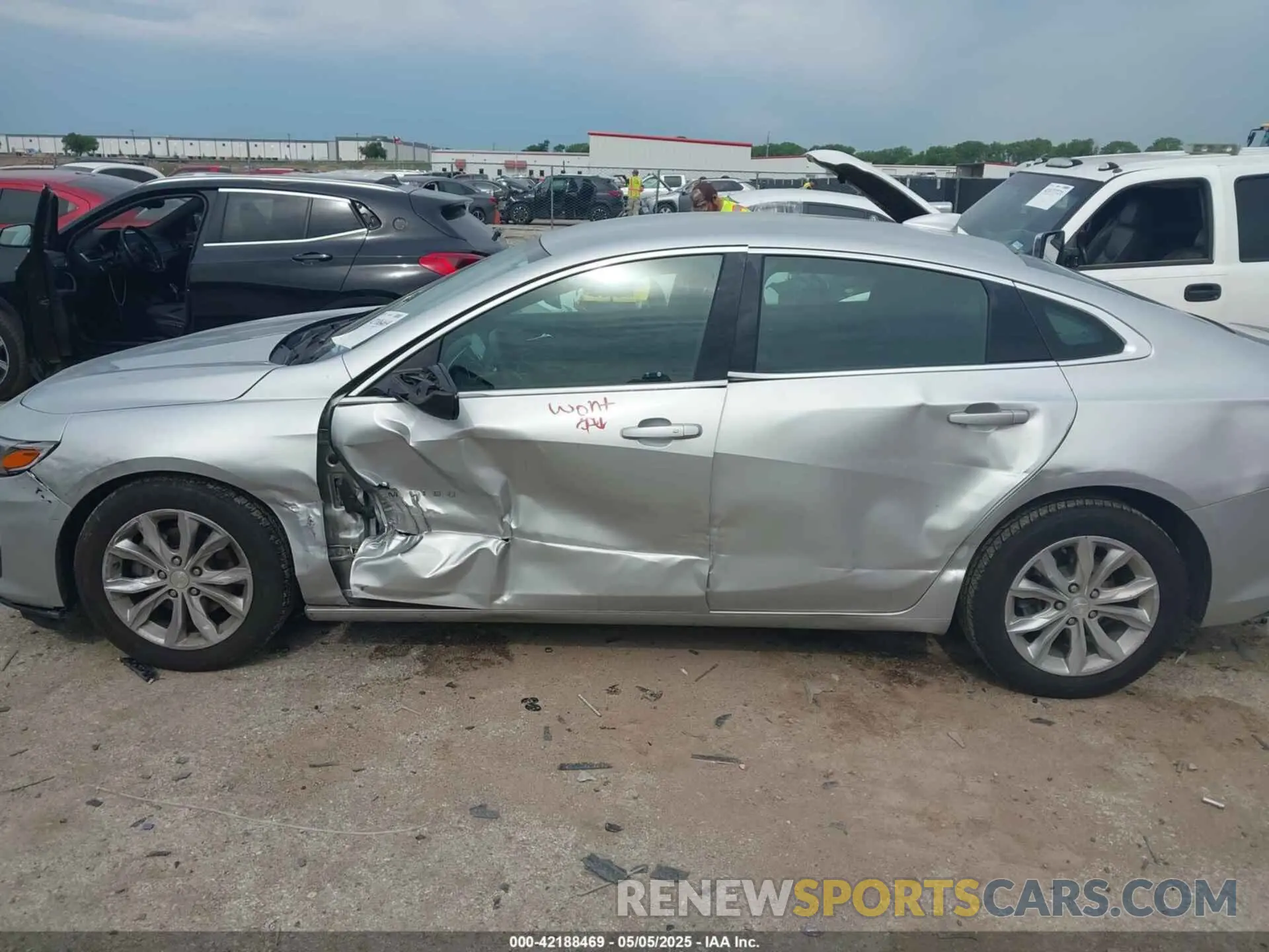 6 Photograph of a damaged car 1G1ZD5ST3LF052412 CHEVROLET MALIBU 2020