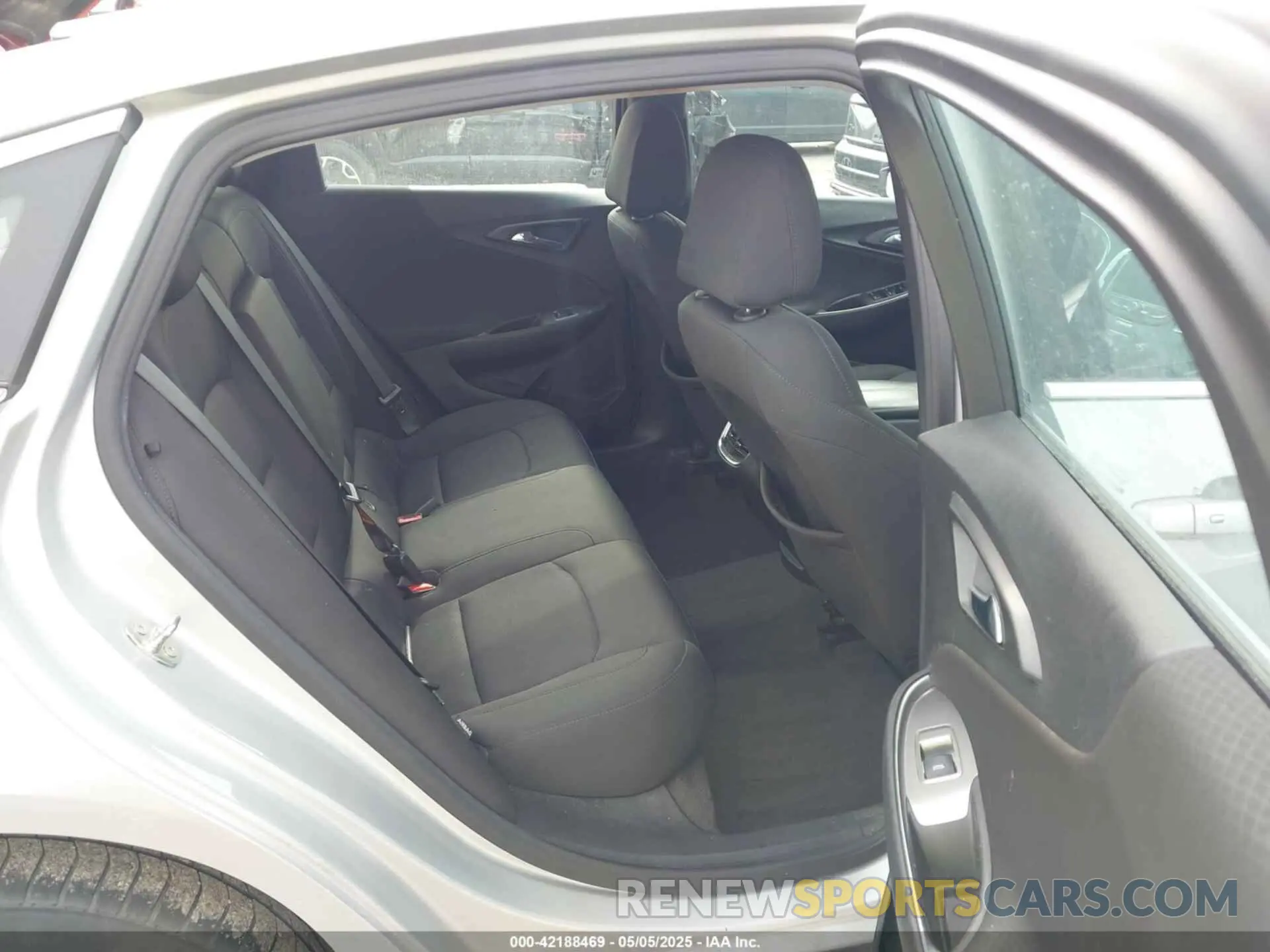 8 Photograph of a damaged car 1G1ZD5ST3LF052412 CHEVROLET MALIBU 2020