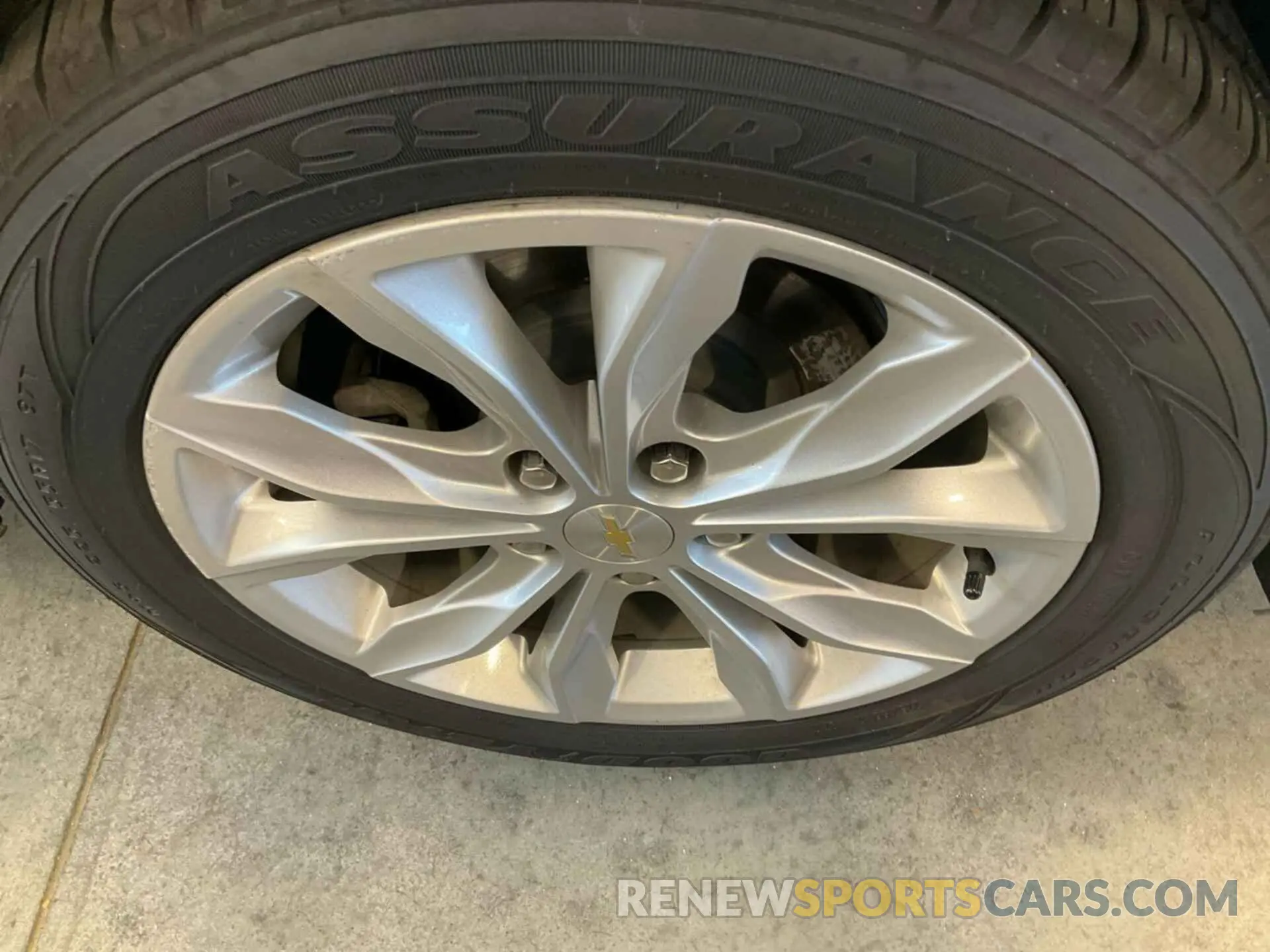 8 Photograph of a damaged car 1G1ZD5ST3LF082753 CHEVROLET MALIBU 2020