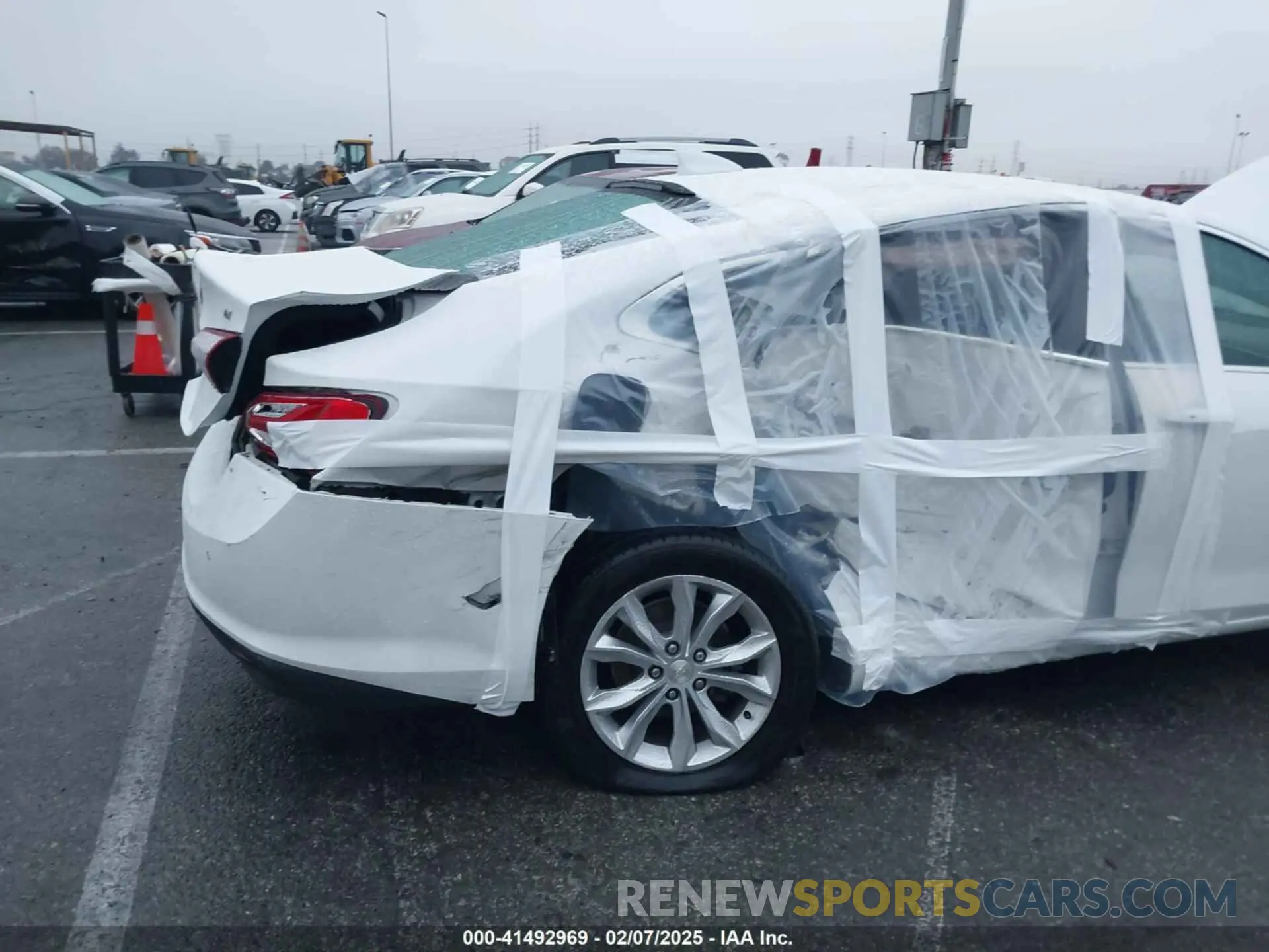6 Photograph of a damaged car 1G1ZD5ST4LF017054 CHEVROLET MALIBU 2020