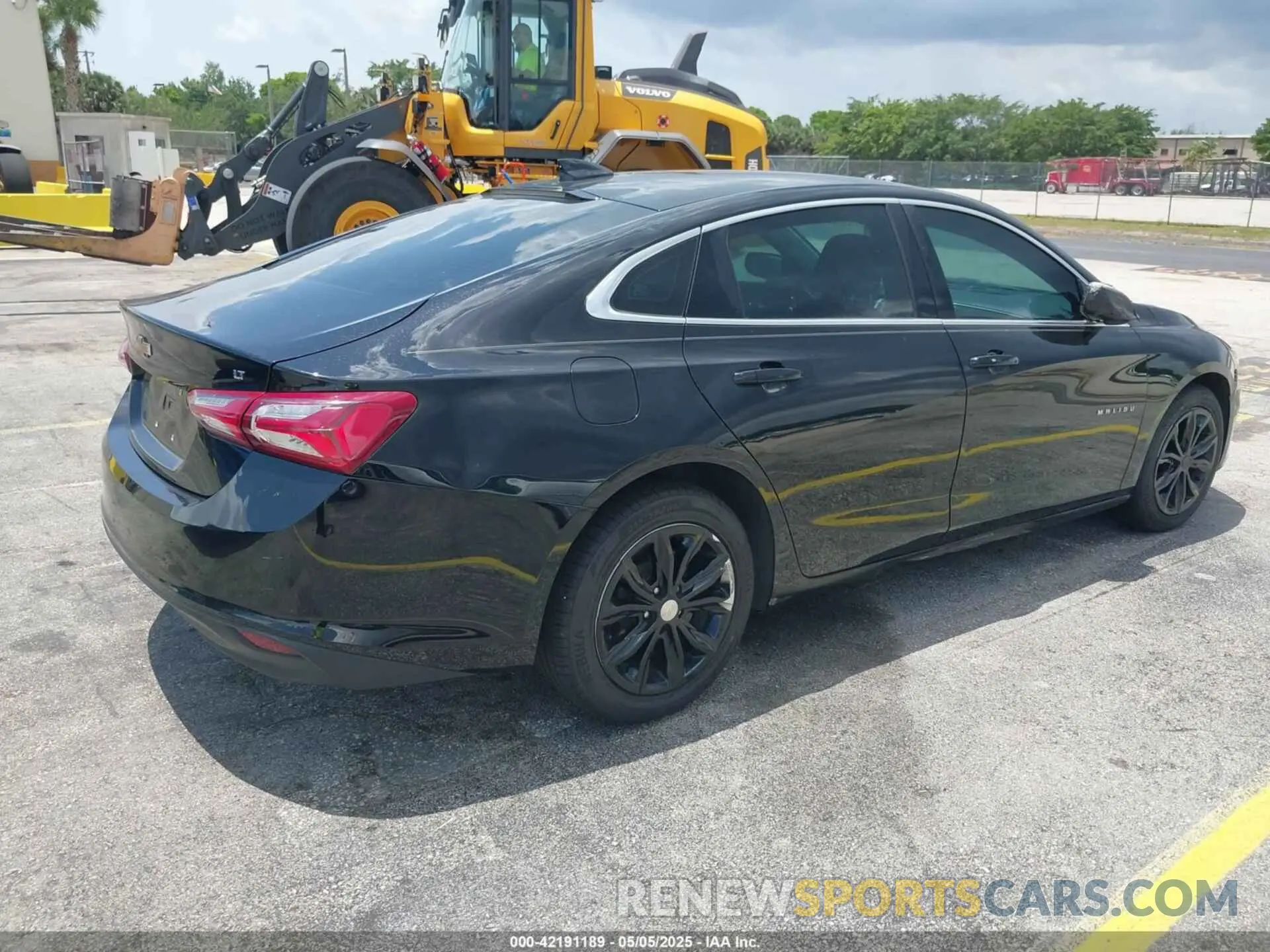 4 Photograph of a damaged car 1G1ZD5ST4LF057375 CHEVROLET MALIBU 2020