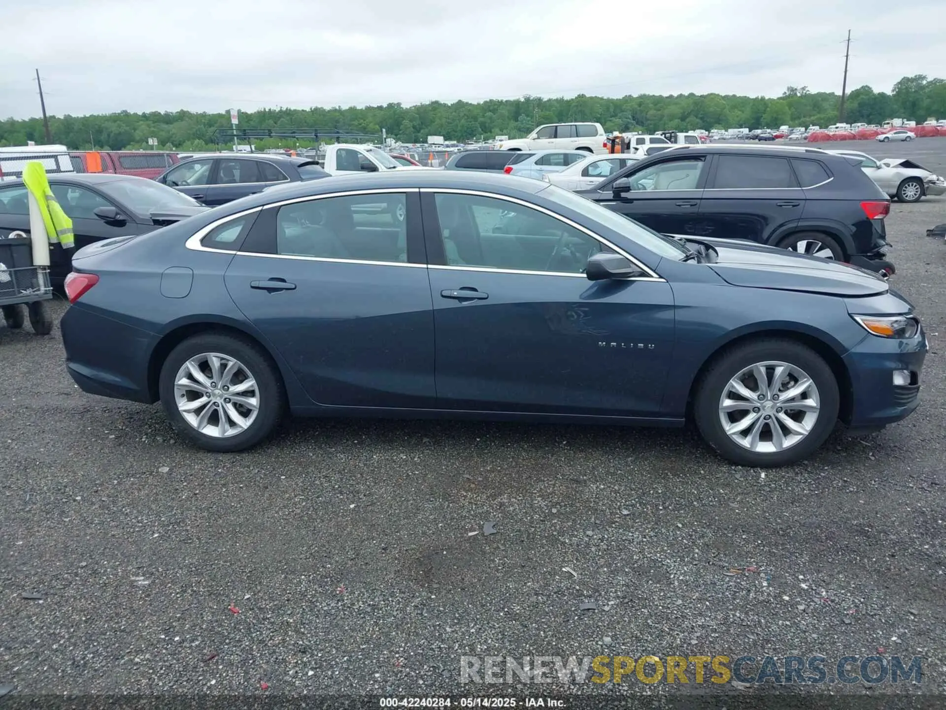 13 Photograph of a damaged car 1G1ZD5ST4LF062365 CHEVROLET MALIBU 2020