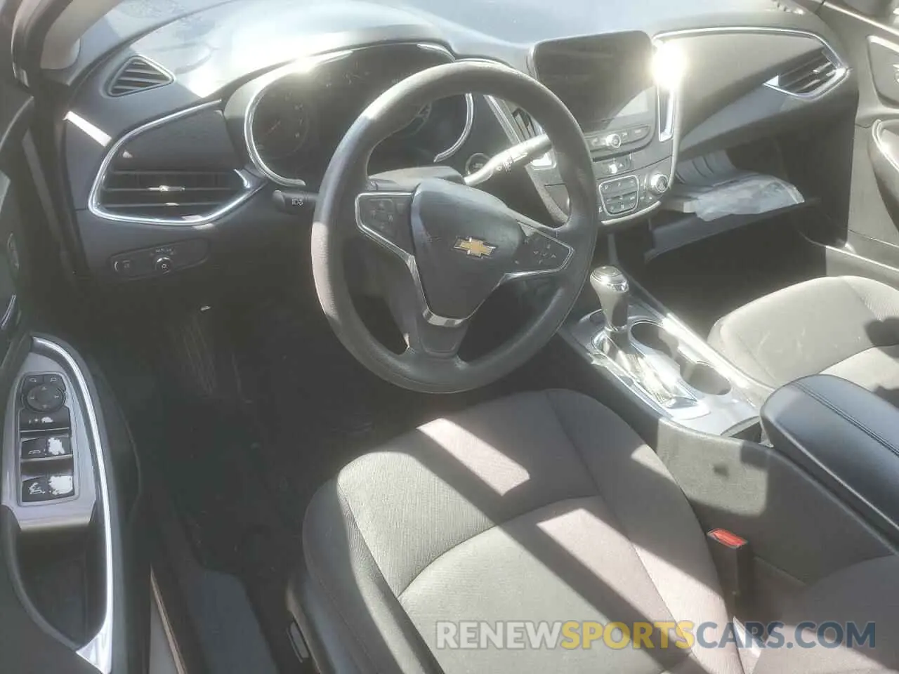 8 Photograph of a damaged car 1G1ZD5ST4LF091820 CHEVROLET MALIBU 2020