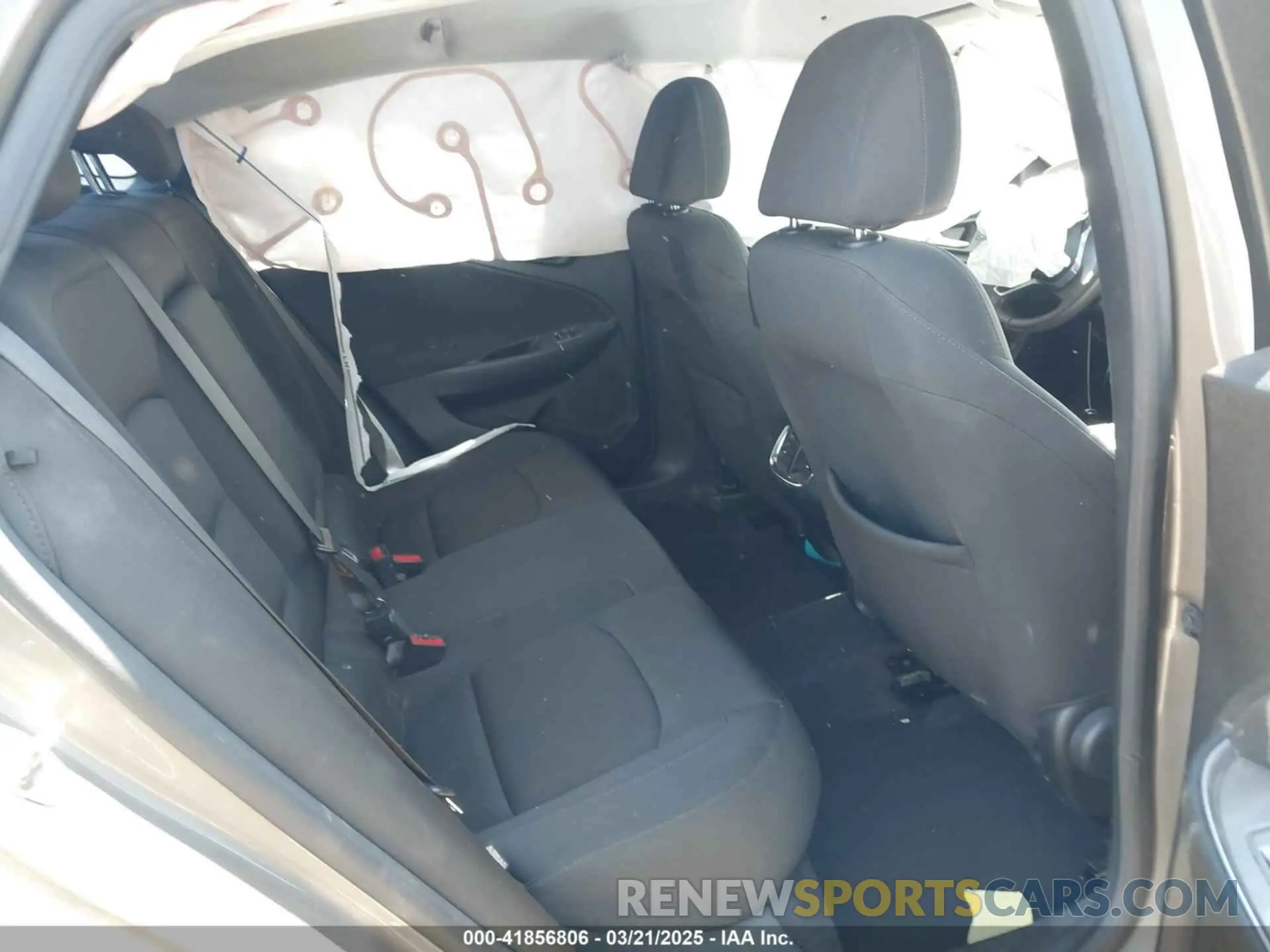 8 Photograph of a damaged car 1G1ZD5ST4LF104789 CHEVROLET MALIBU 2020