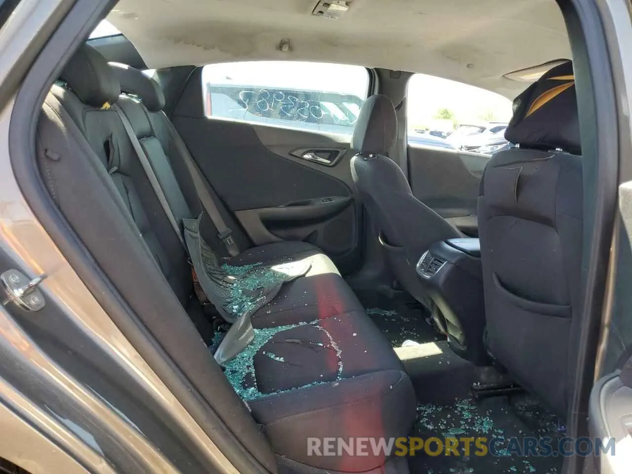 10 Photograph of a damaged car 1G1ZD5ST5LF053982 CHEVROLET MALIBU 2020