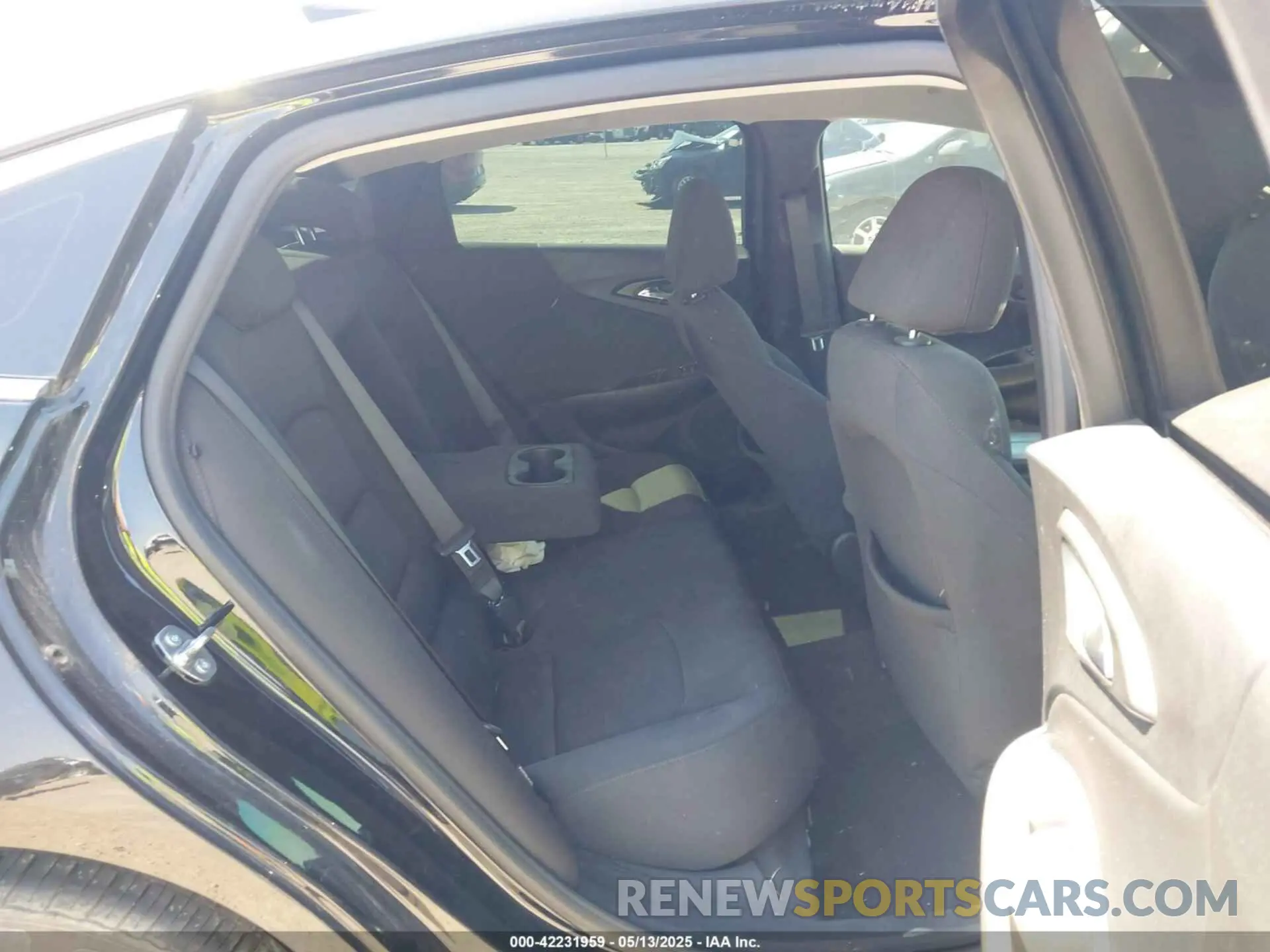 8 Photograph of a damaged car 1G1ZD5ST5LF061502 CHEVROLET MALIBU 2020