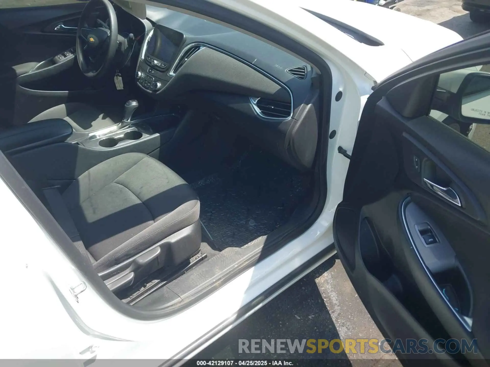 5 Photograph of a damaged car 1G1ZD5ST5LF080504 CHEVROLET MALIBU 2020