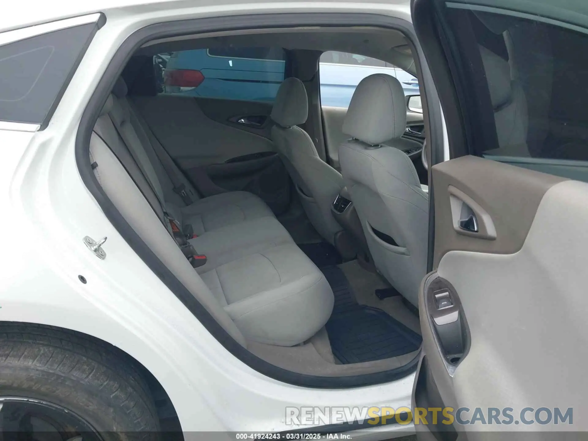 8 Photograph of a damaged car 1G1ZD5ST5LF090918 CHEVROLET MALIBU 2020